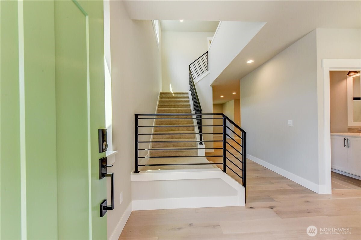 property viewer photo 2