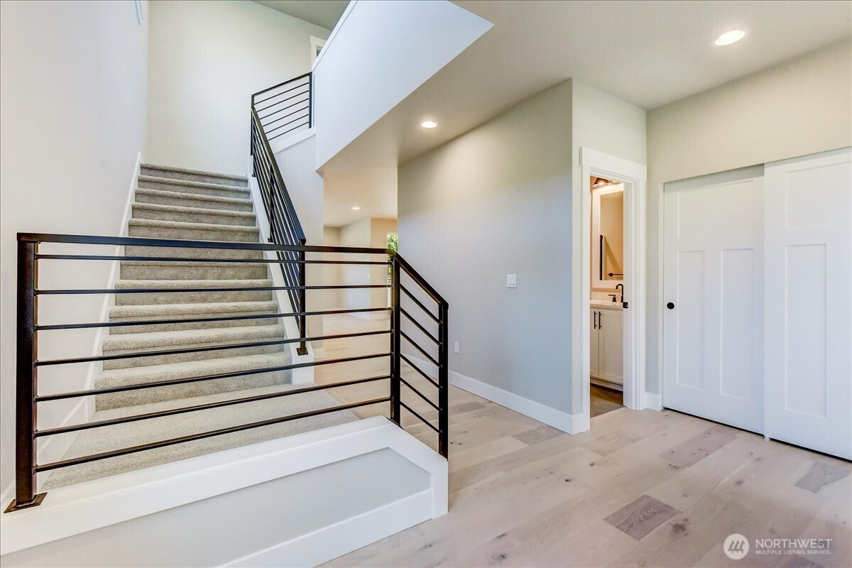 property viewer photo 3