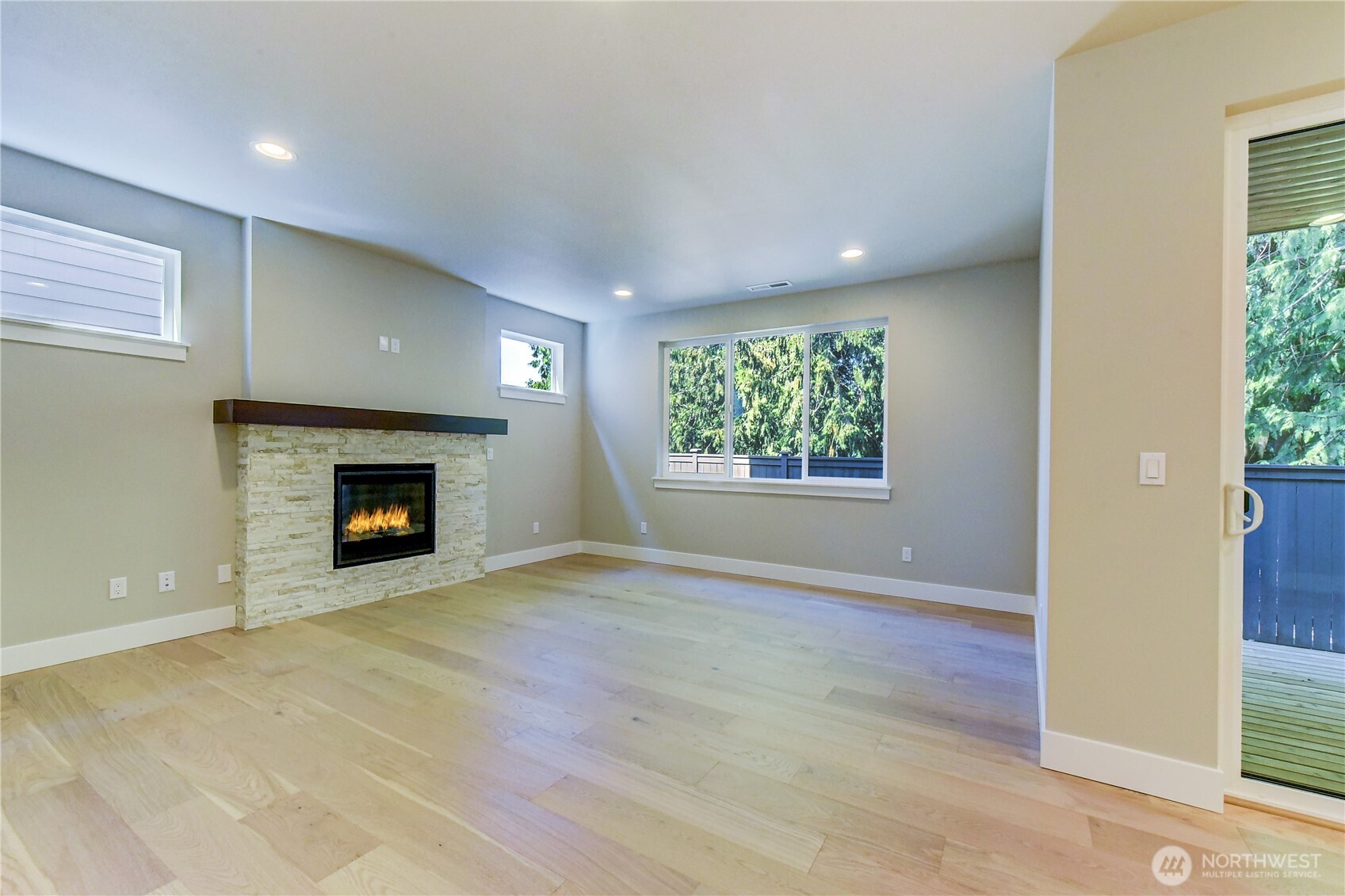 property viewer photo 5