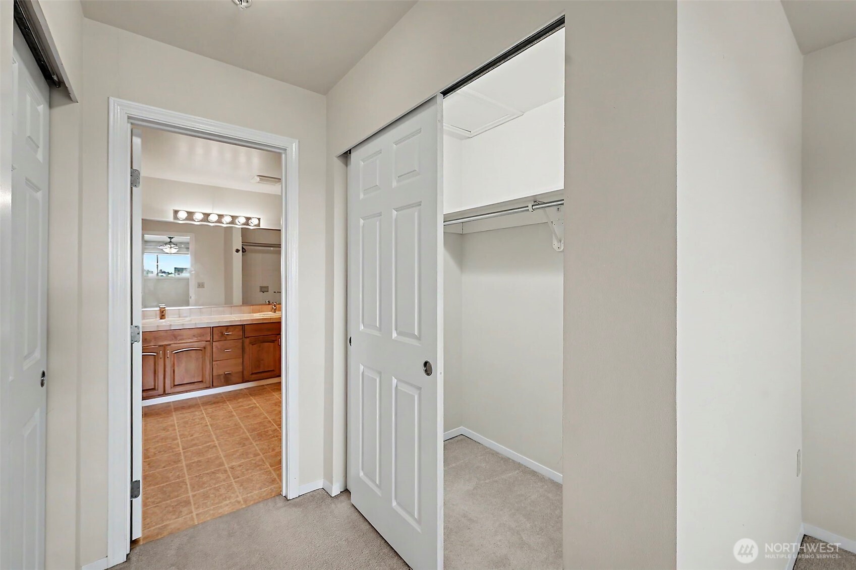 property viewer photo 17