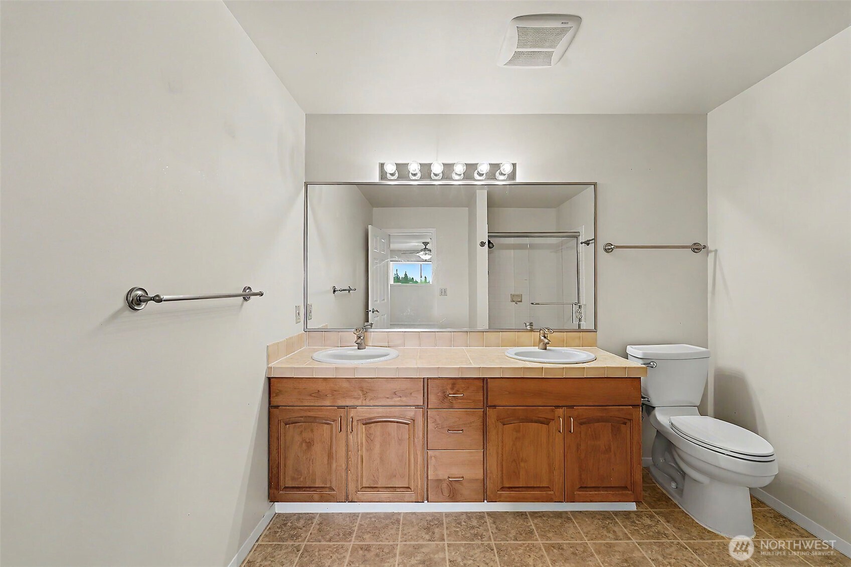 property viewer photo 18