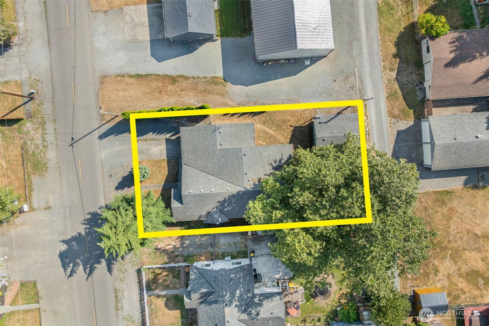 main property photo 28