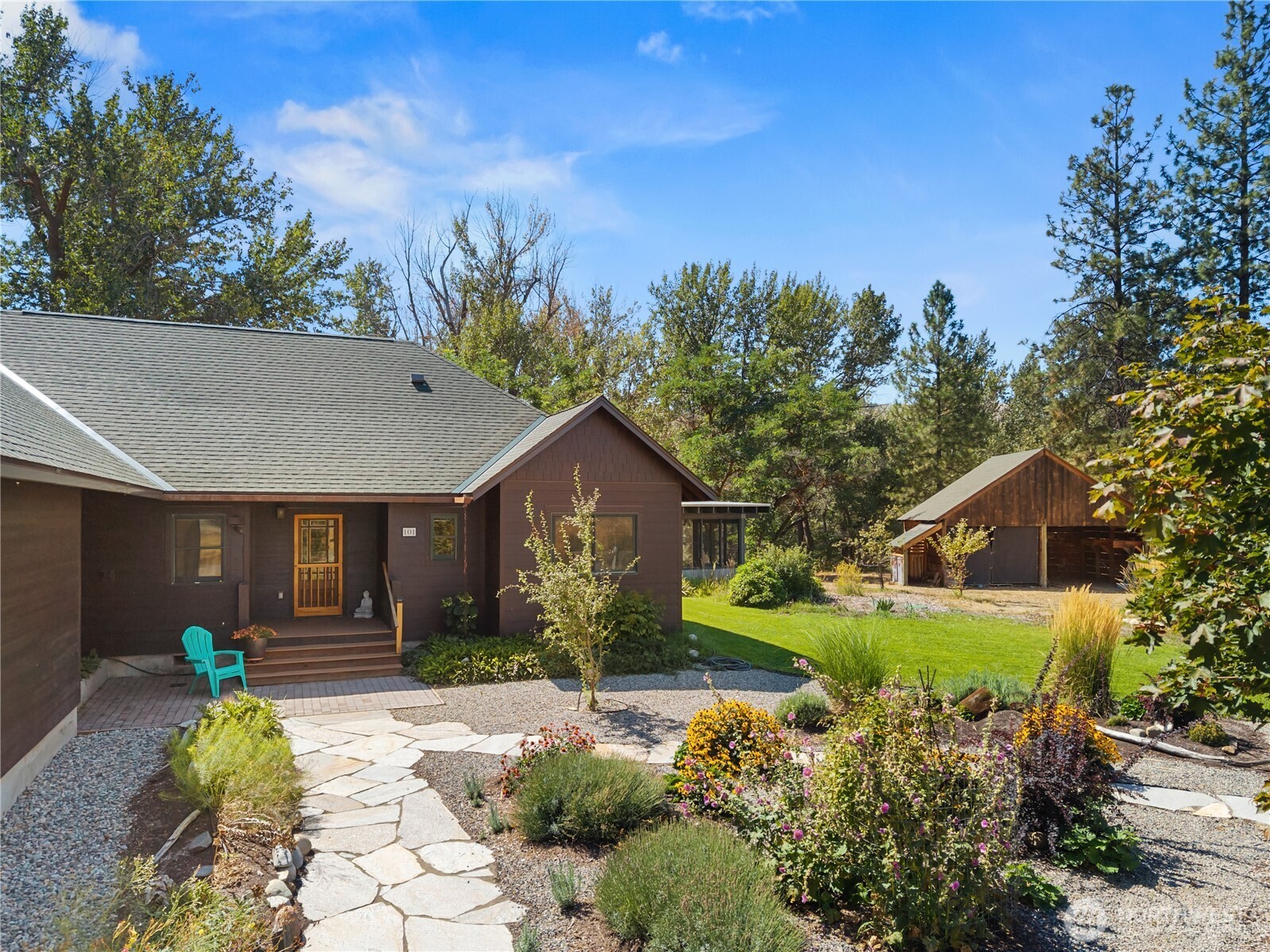 main property photo 7