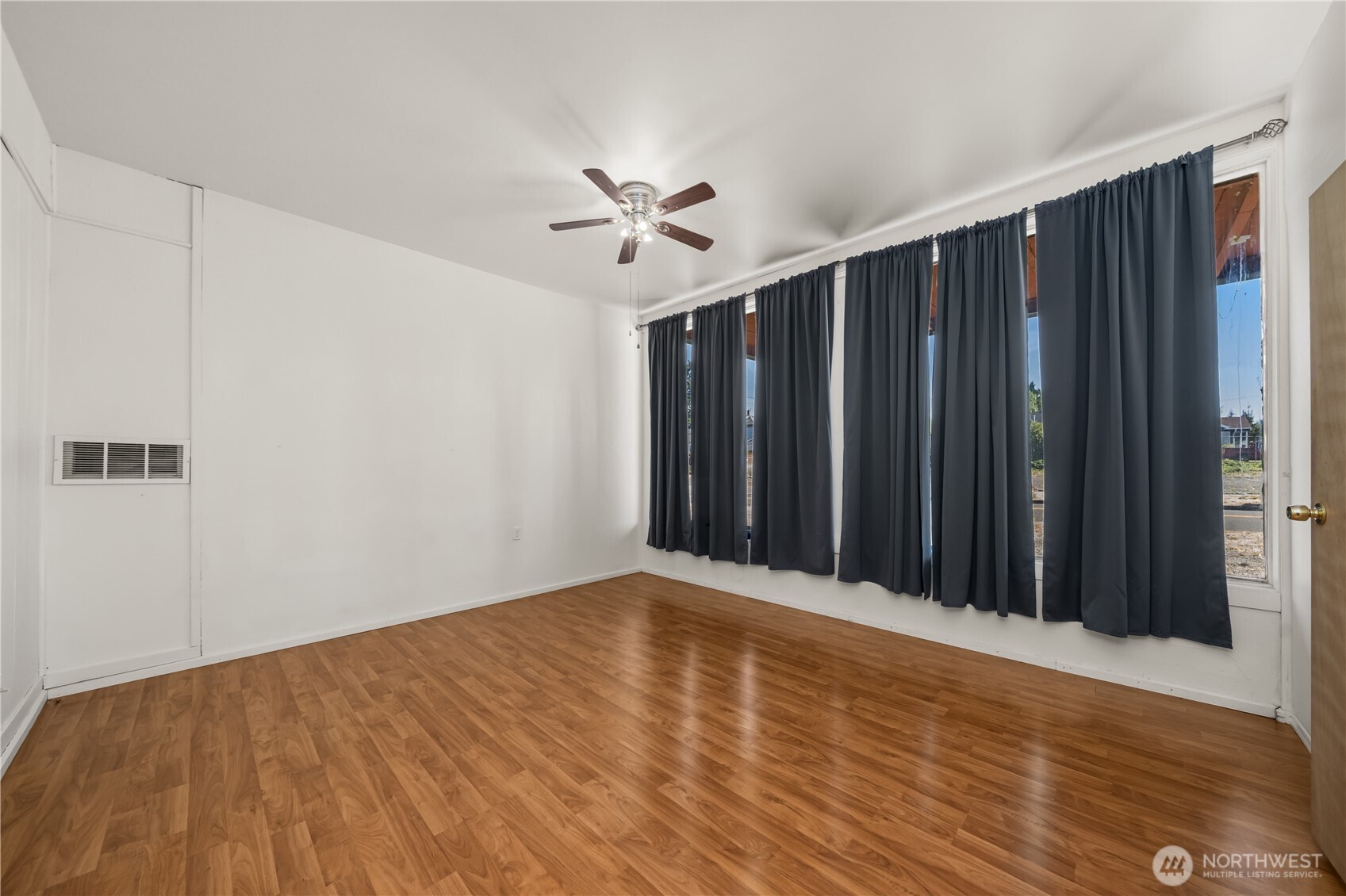property viewer photo 16