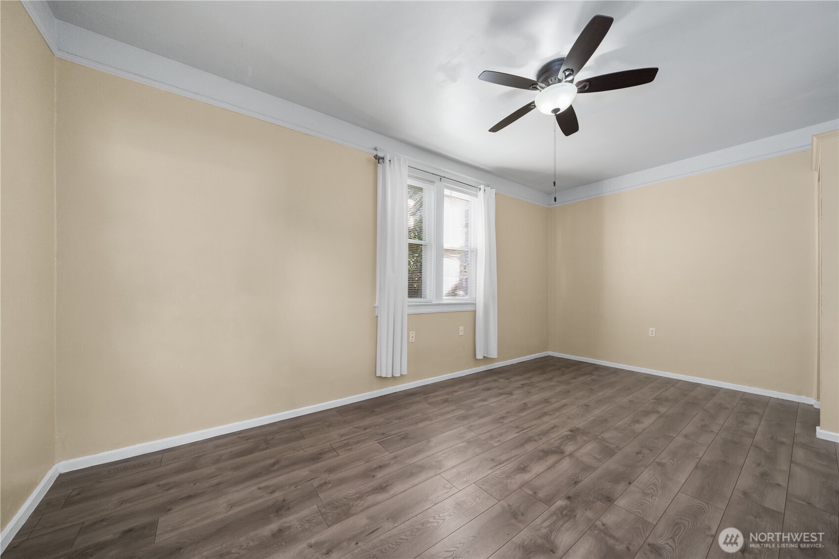 property viewer photo 3