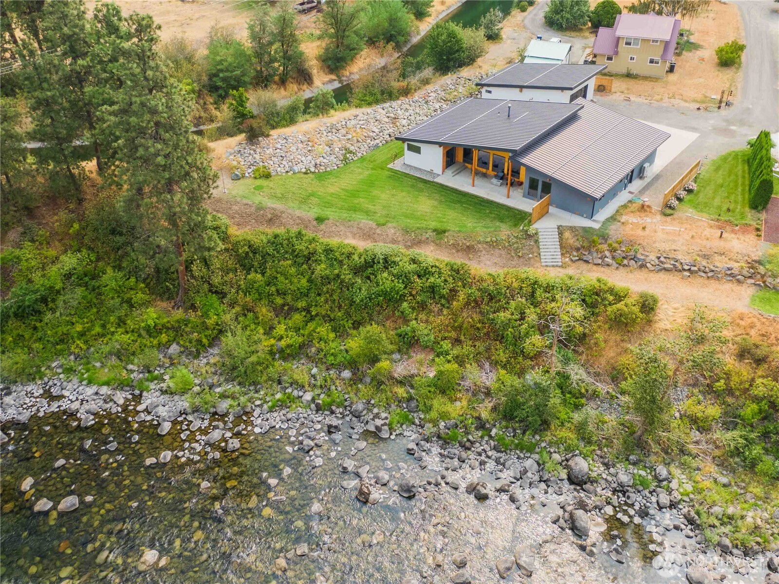 main property photo 35
