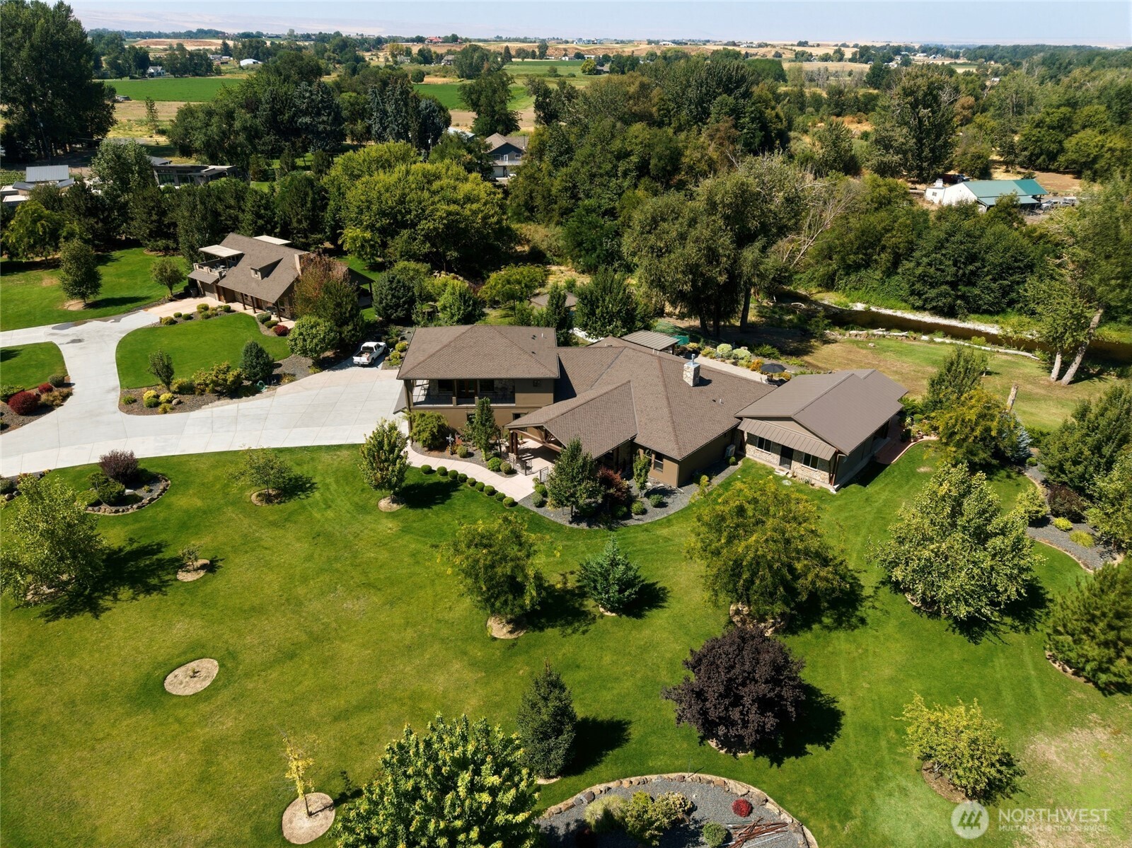 main property photo 0