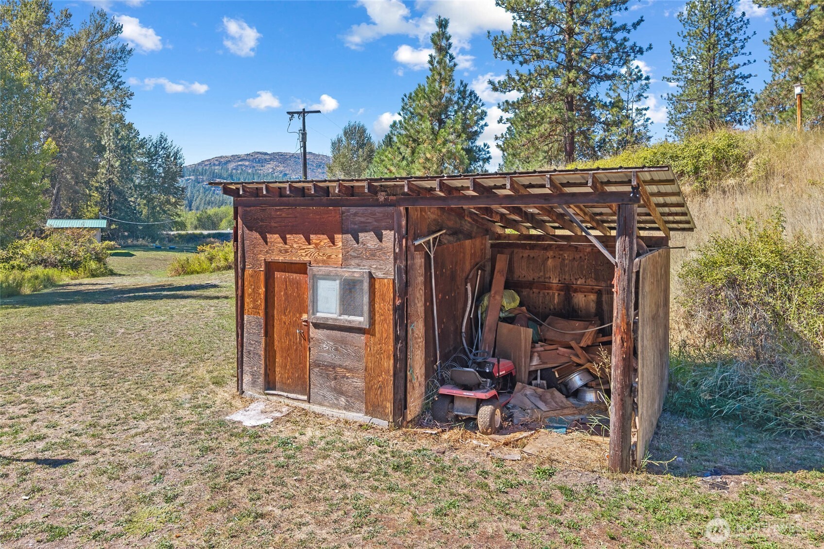 main property photo 32