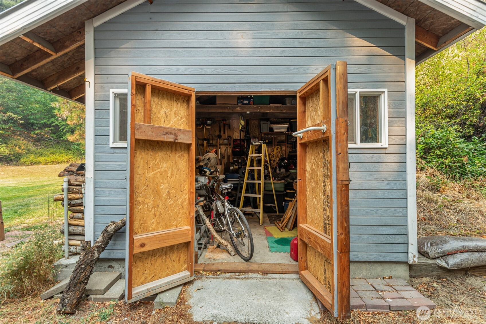 main property photo 32