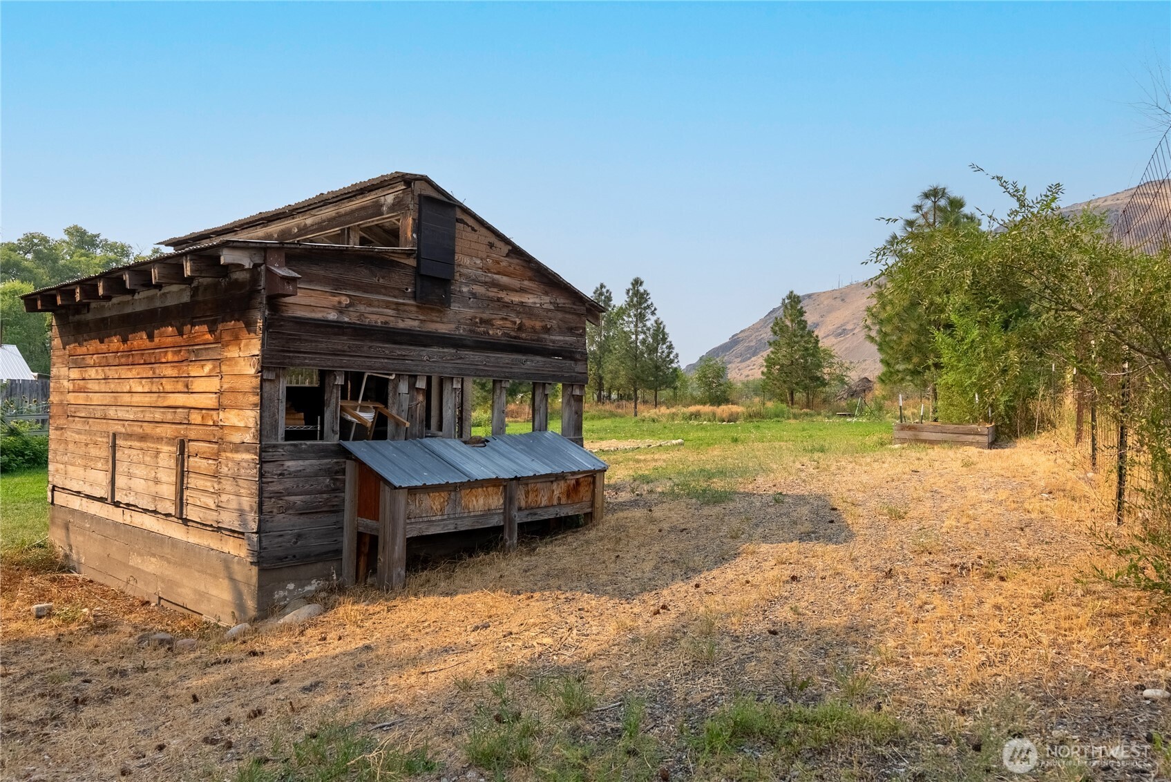 main property photo 30