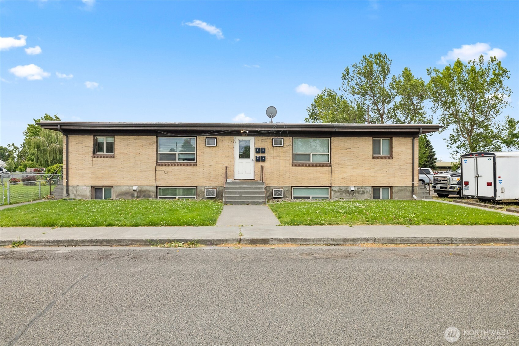 main property photo 0
