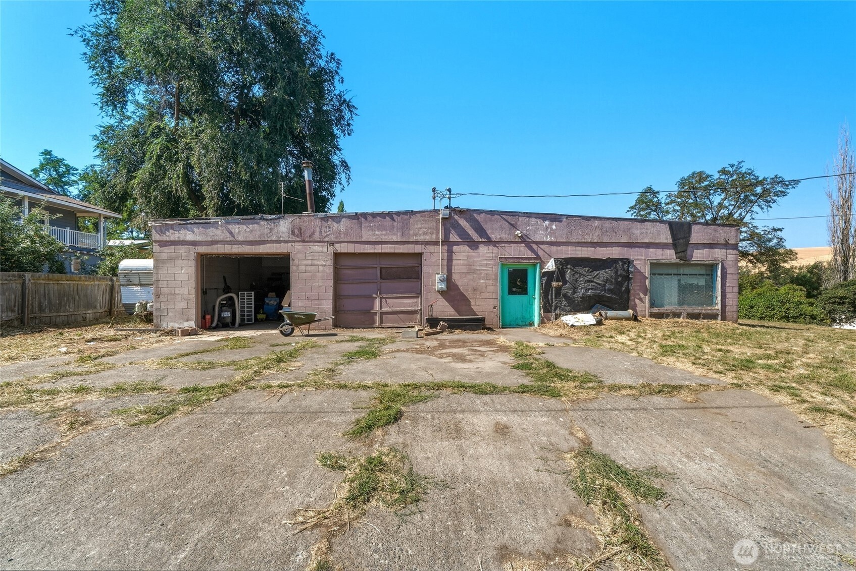 main property photo 31