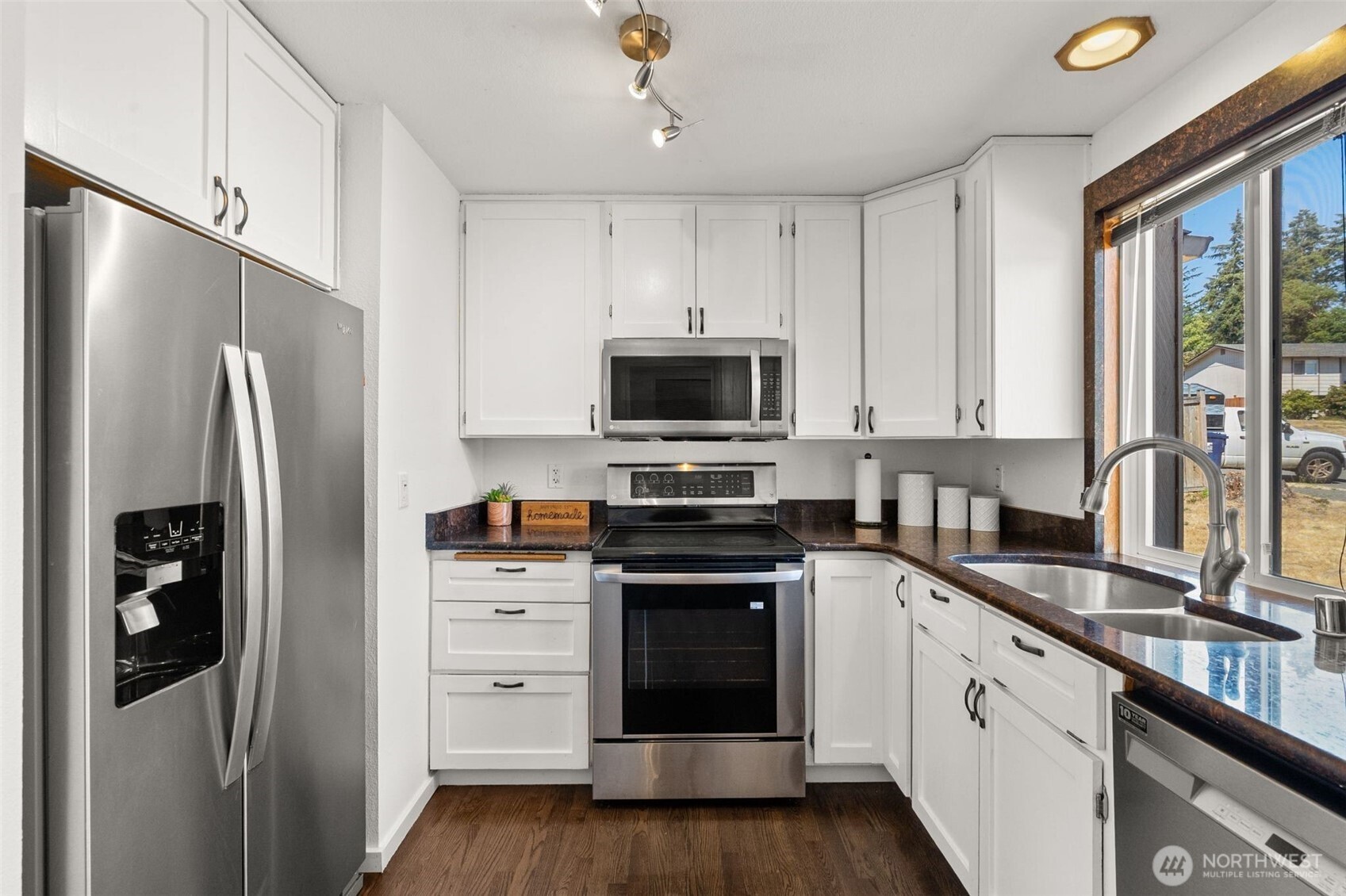 property viewer photo 11