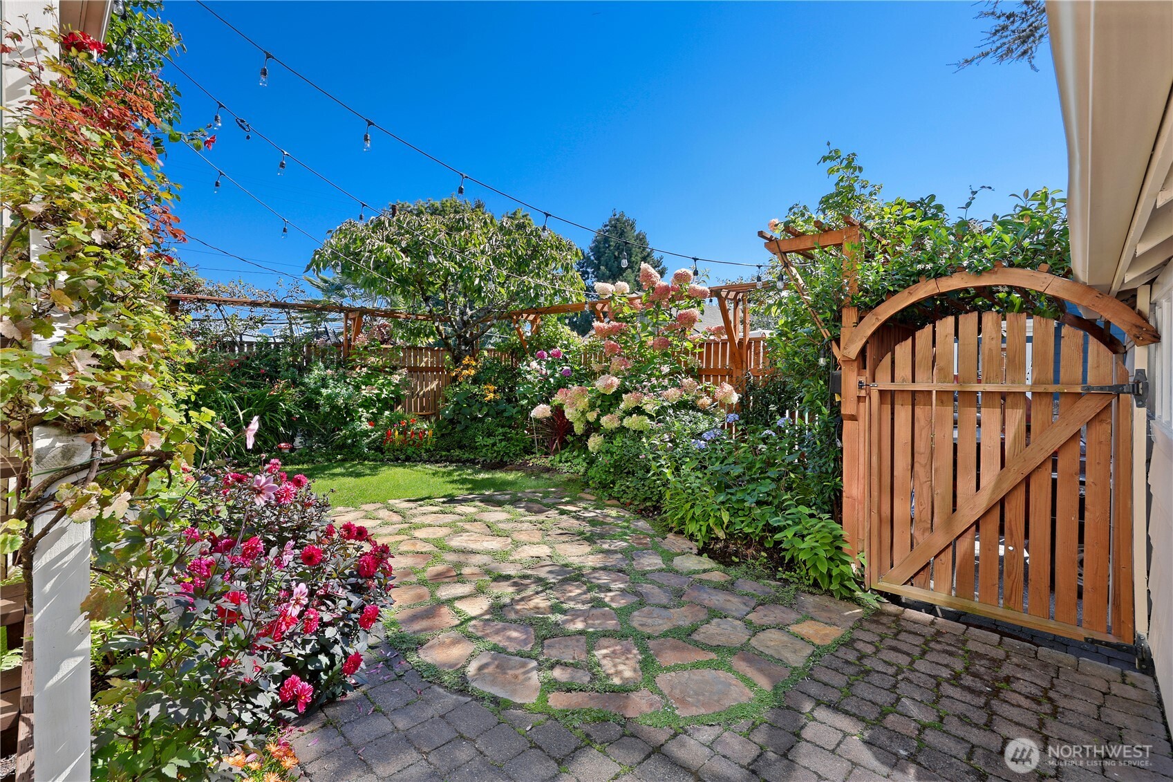 property viewer photo 35