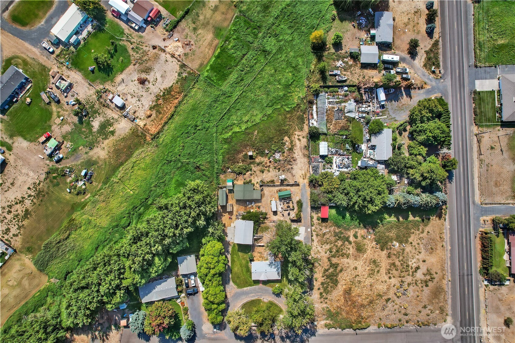 main property photo 37
