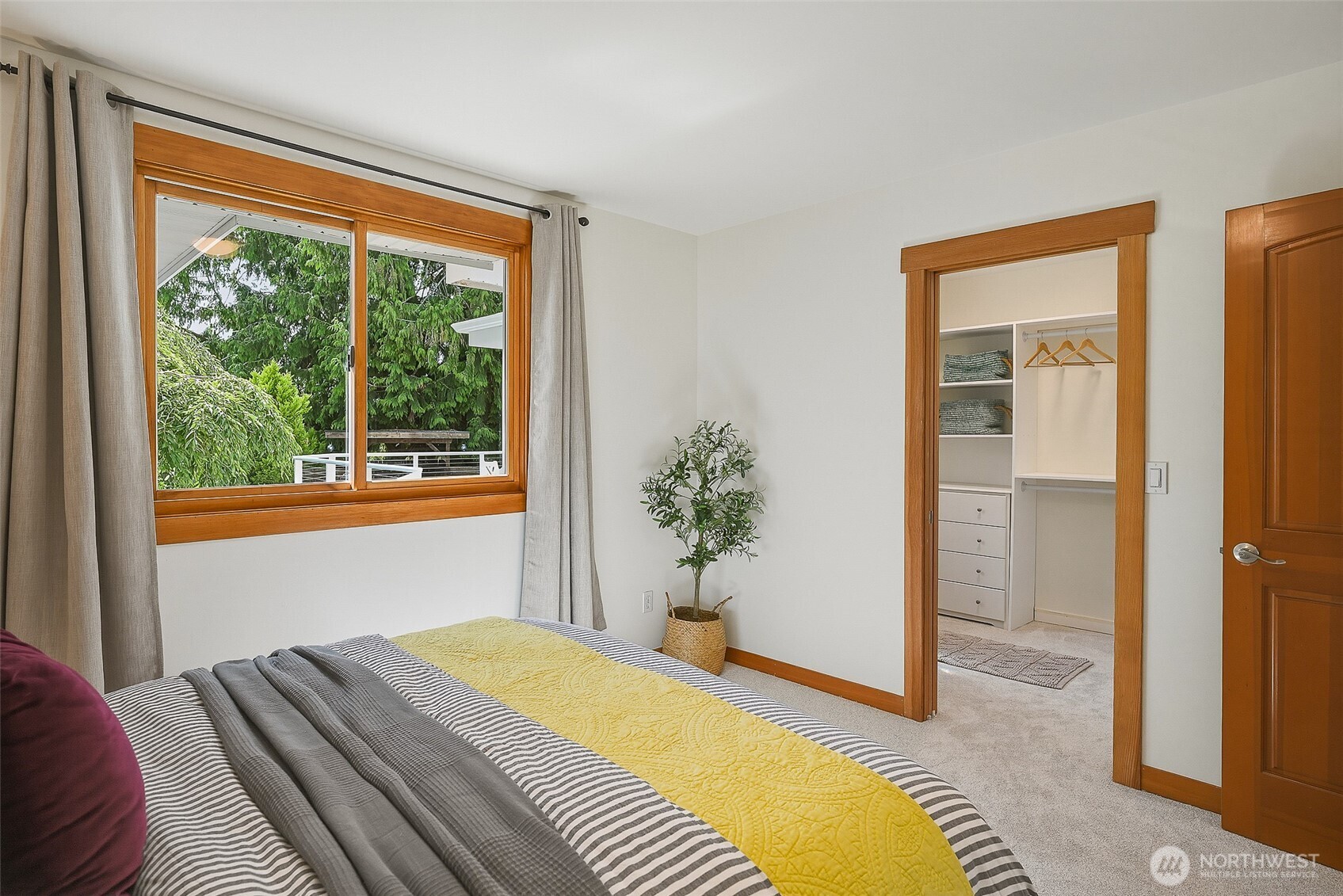 property viewer photo 16