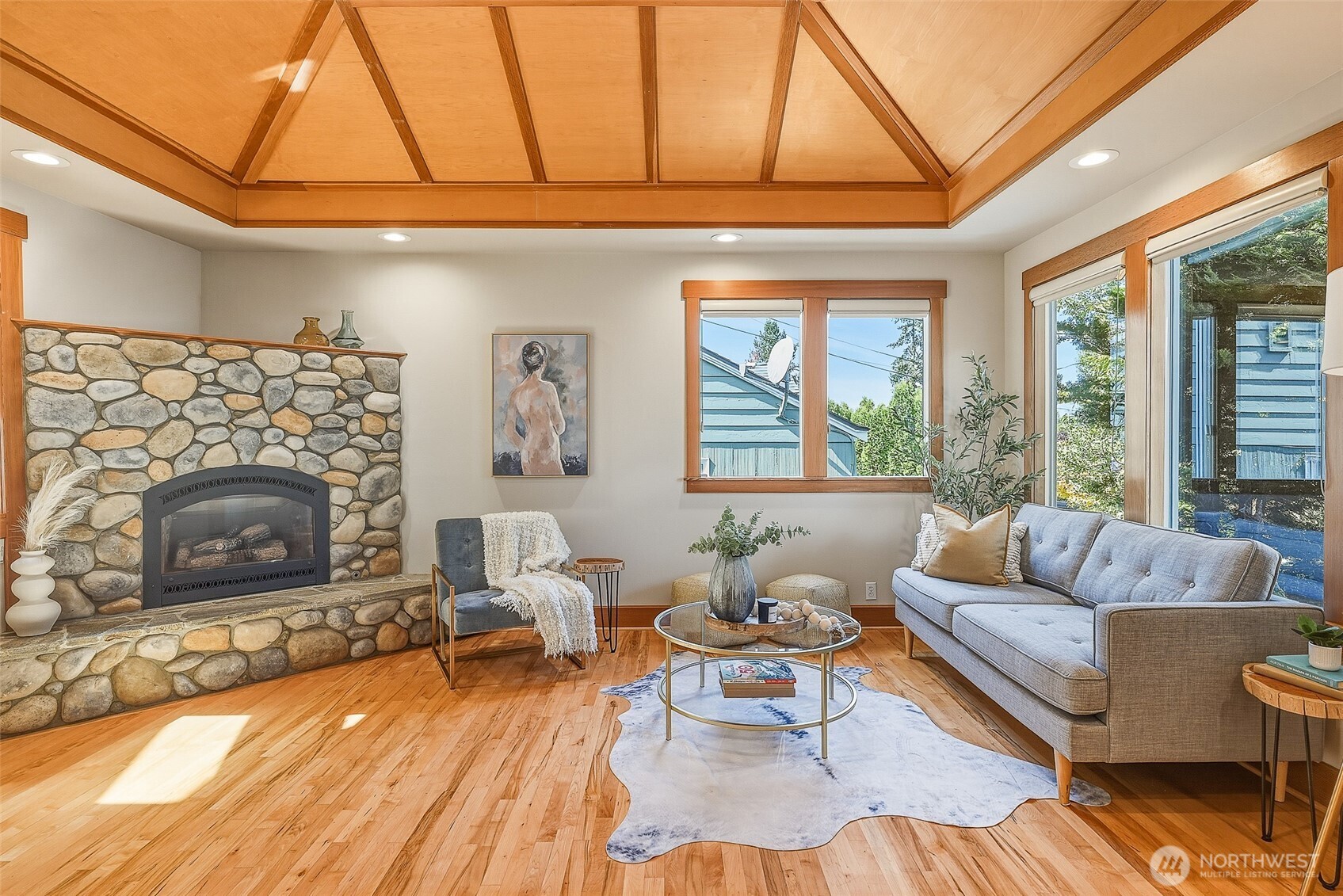 property viewer photo 2