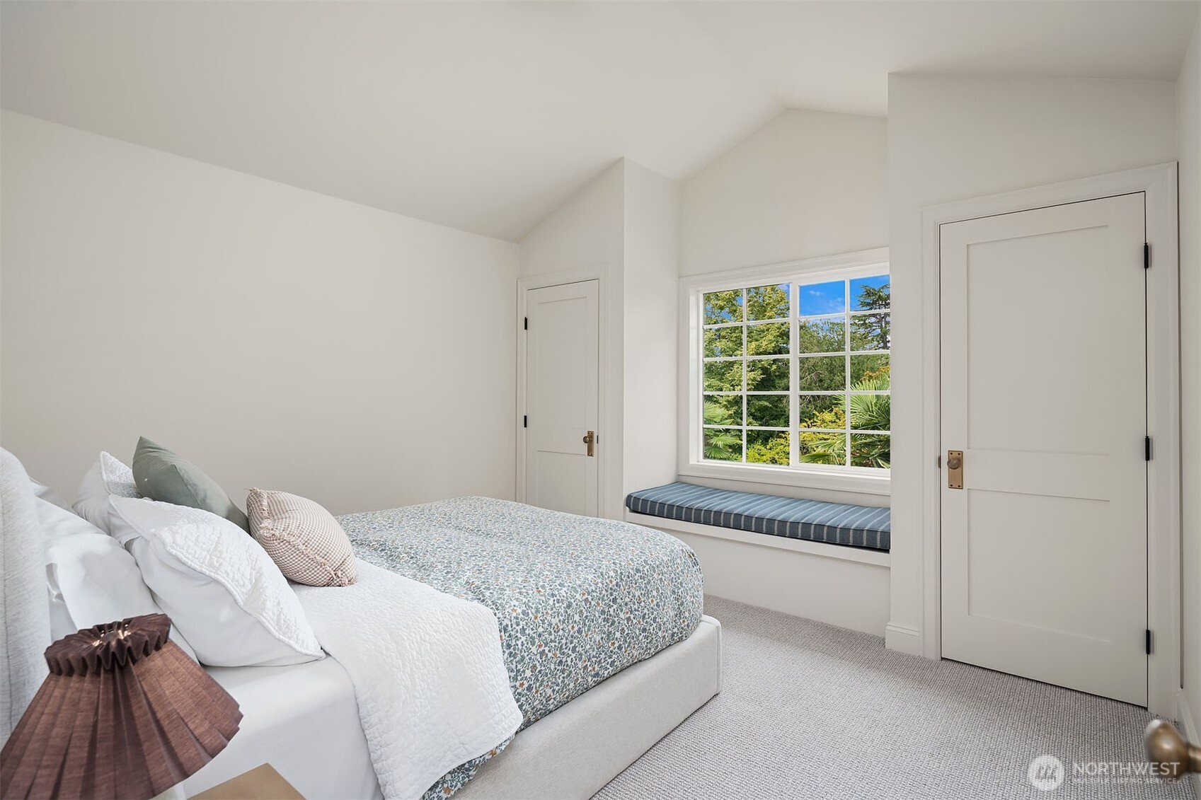 property viewer photo 26
