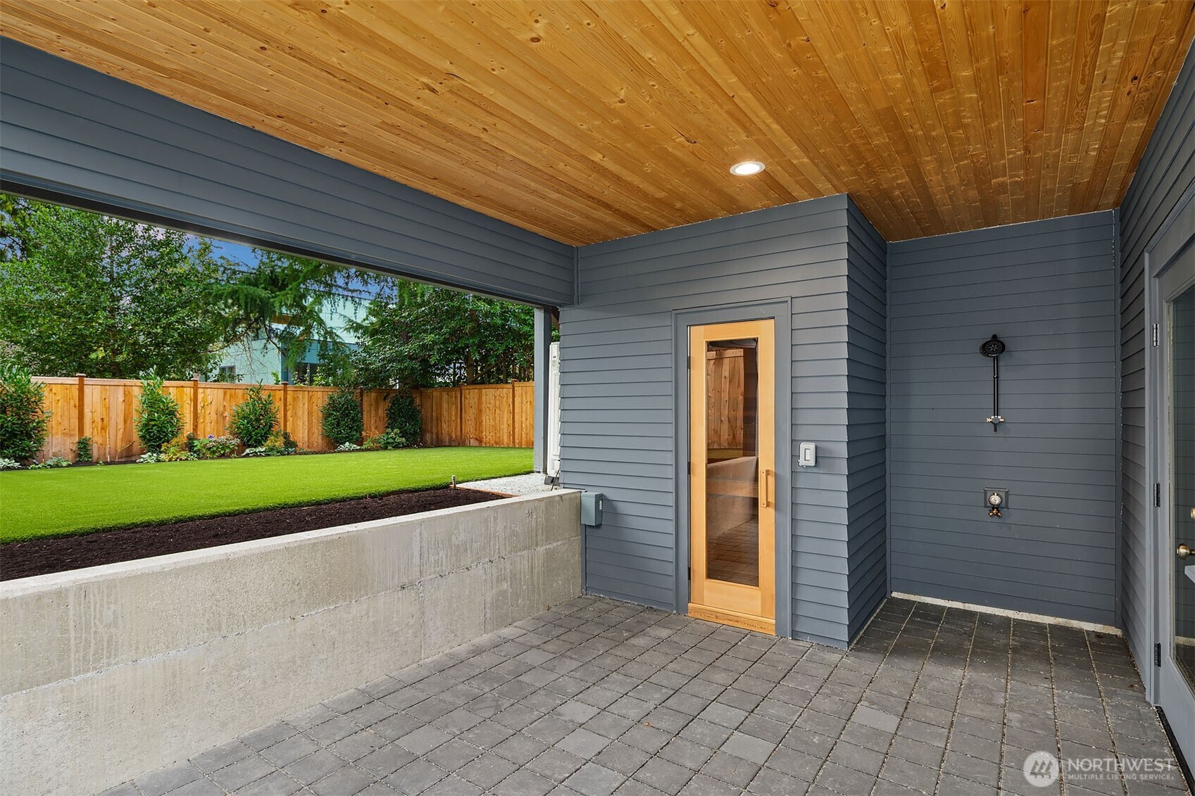 property viewer photo 35