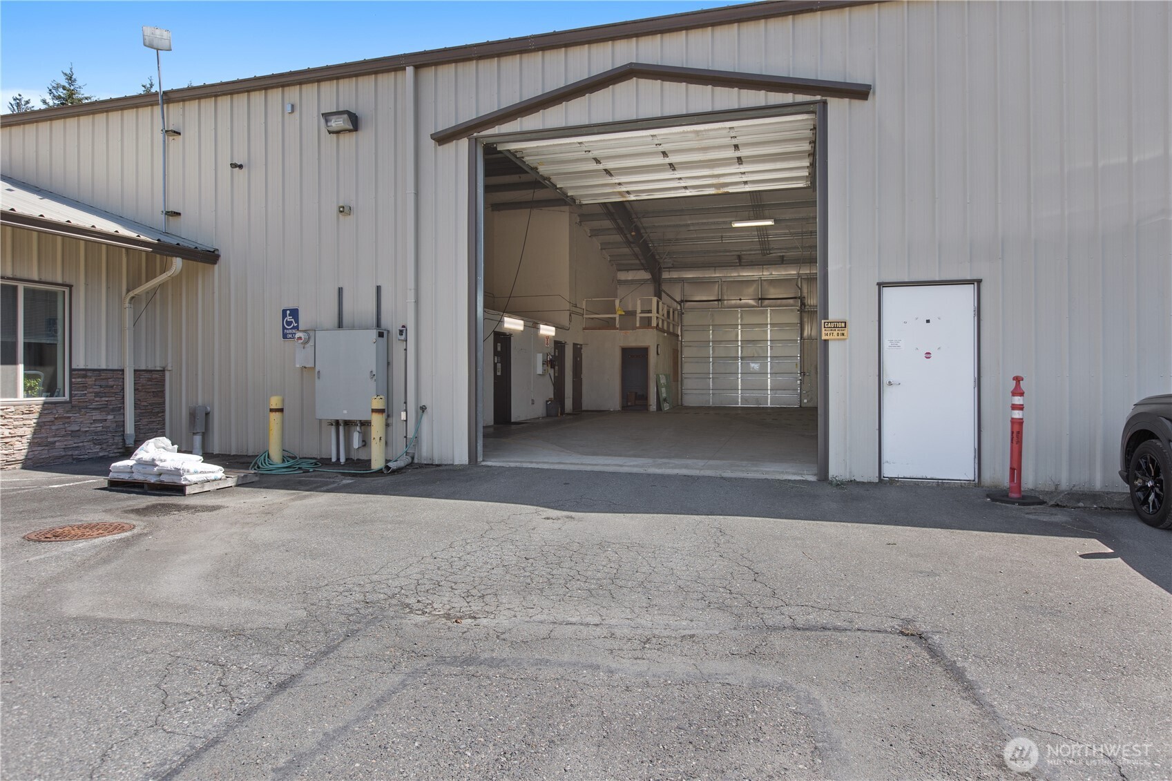 main property photo 14