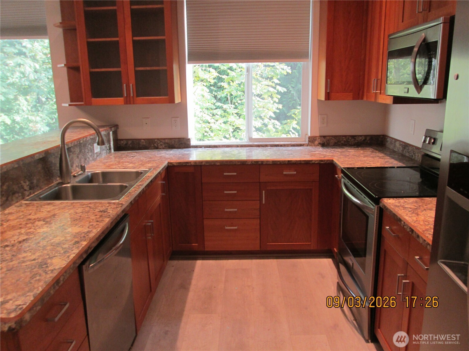 property viewer photo 7