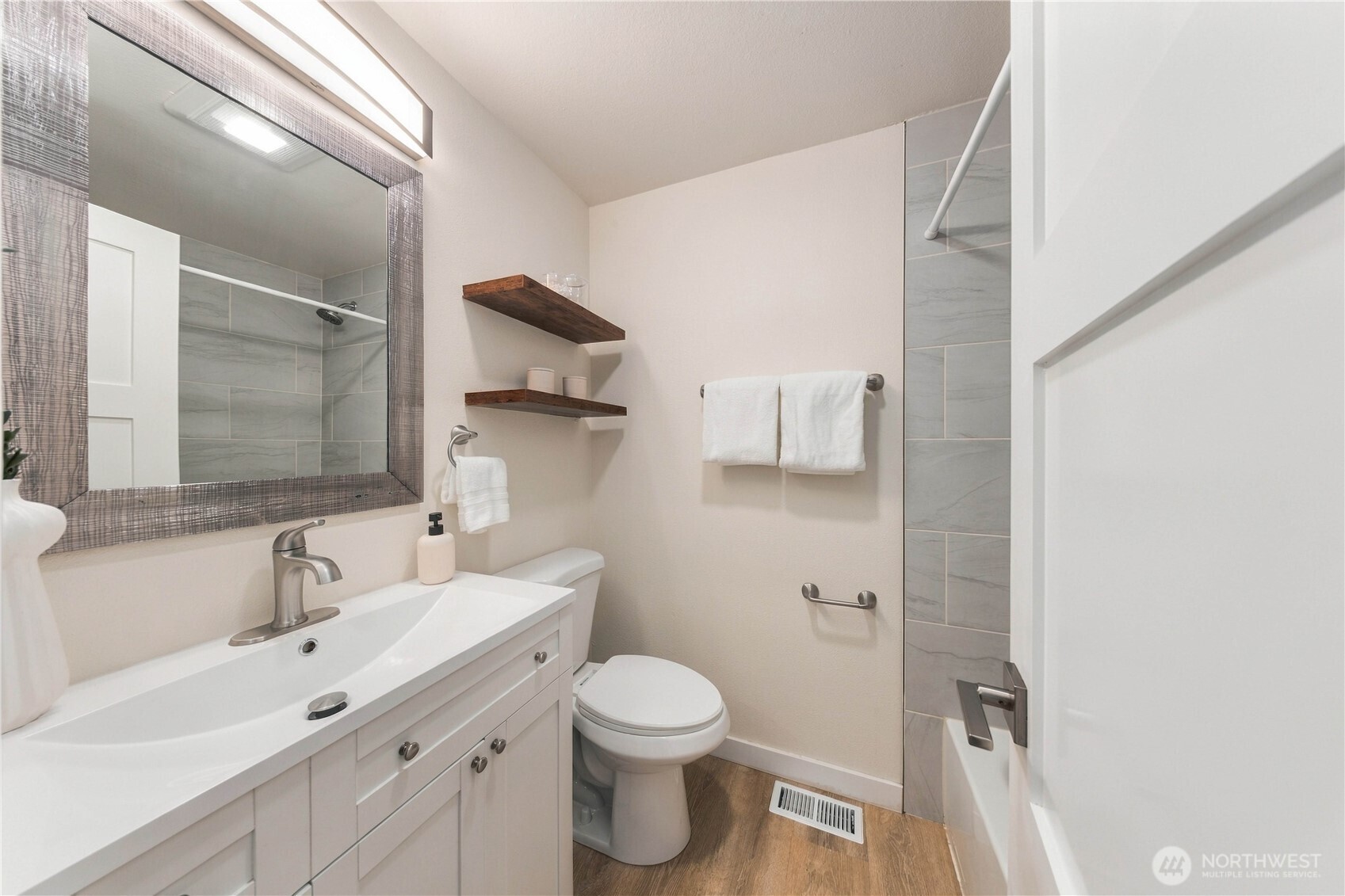property viewer photo 20