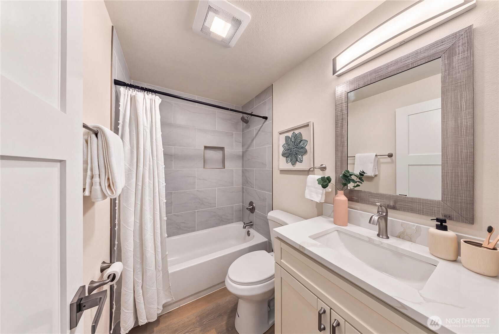 property viewer photo 25