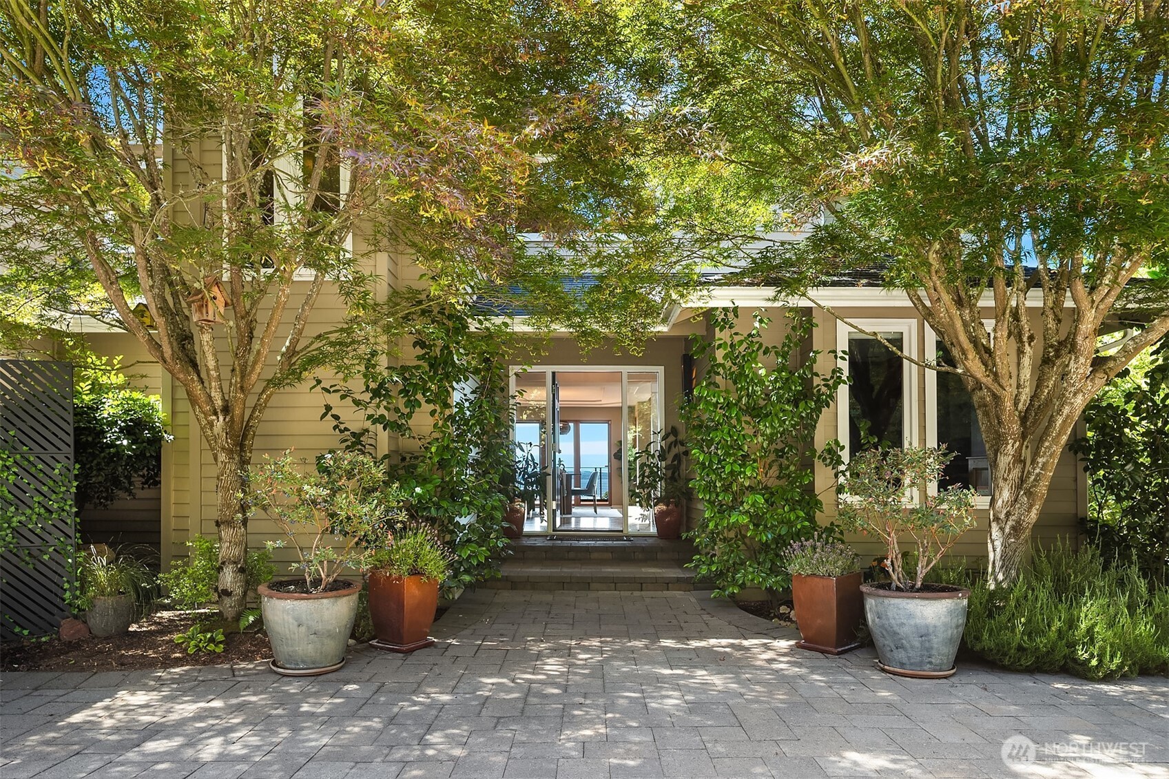 property viewer photo 2