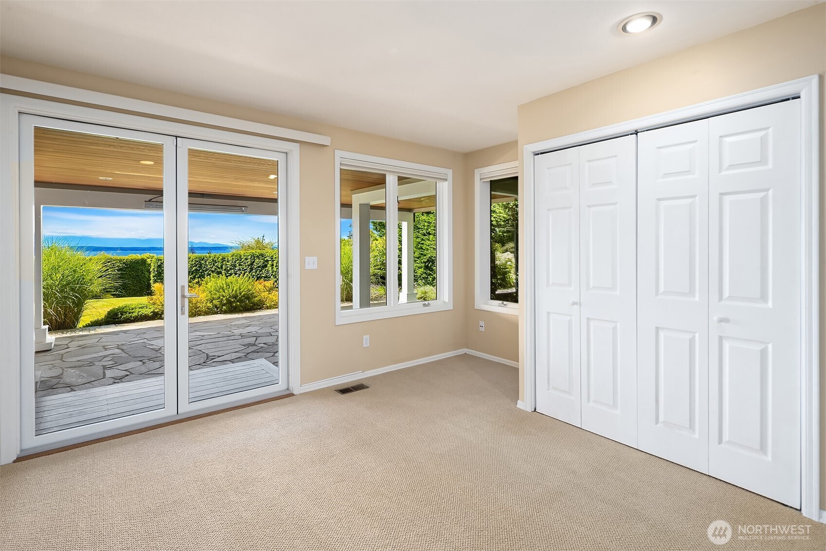 property viewer photo 32
