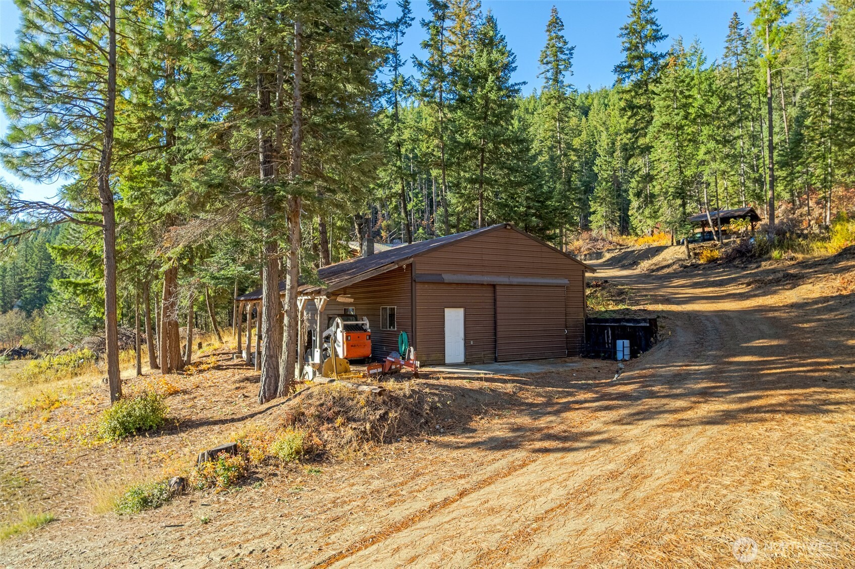 main property photo 32