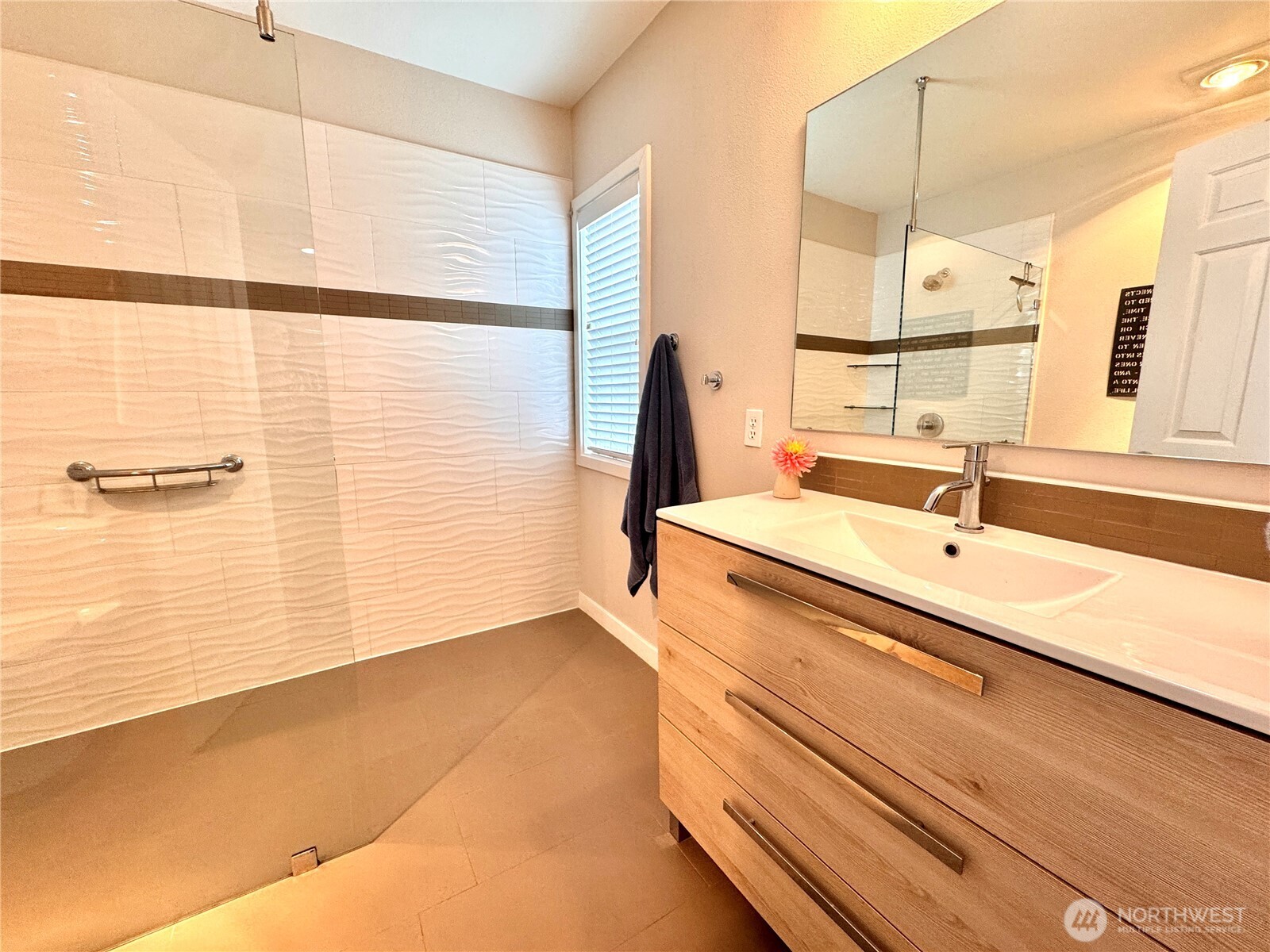 property viewer photo 17