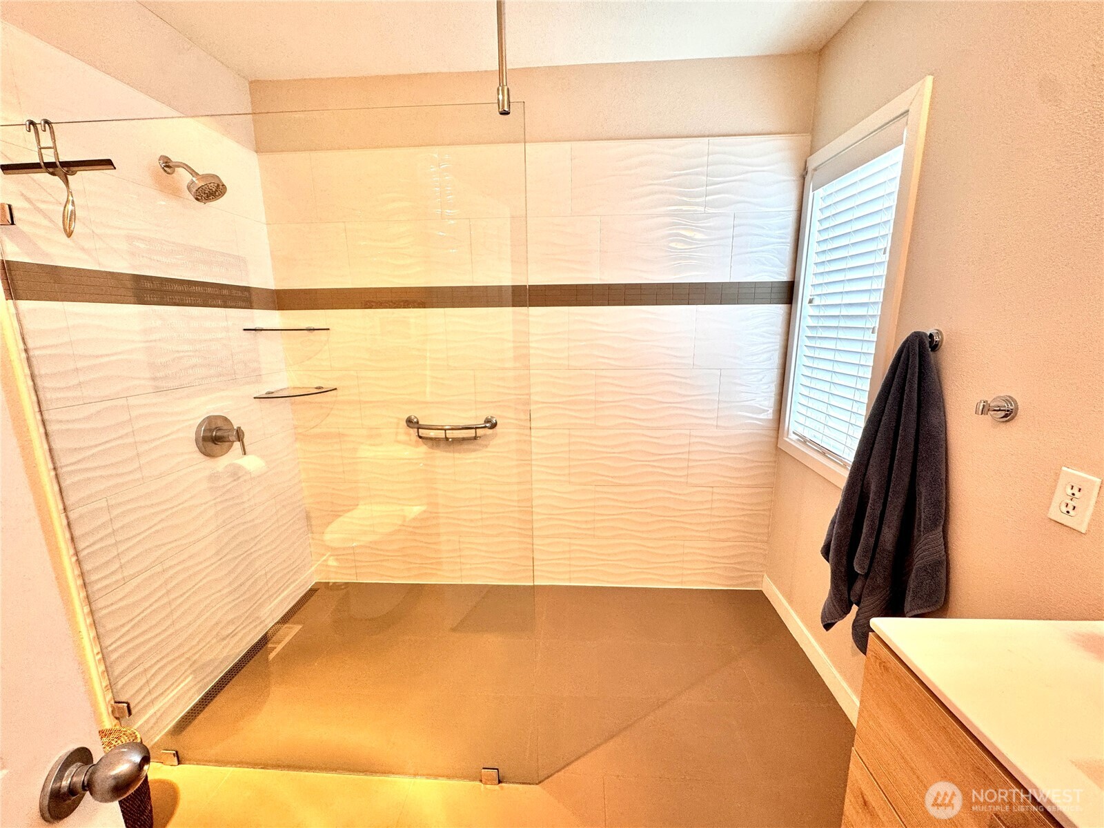 property viewer photo 18