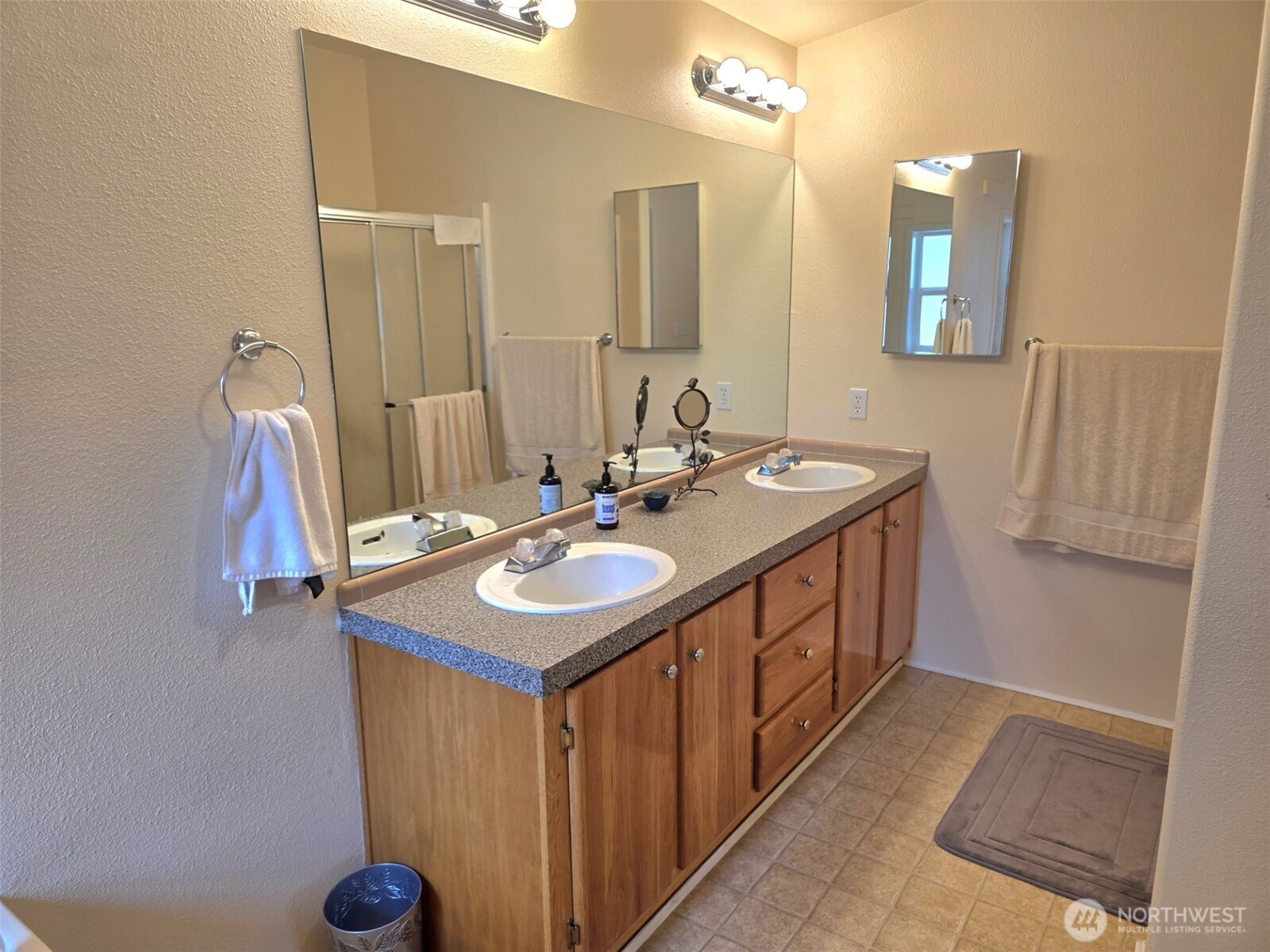 property viewer photo 15