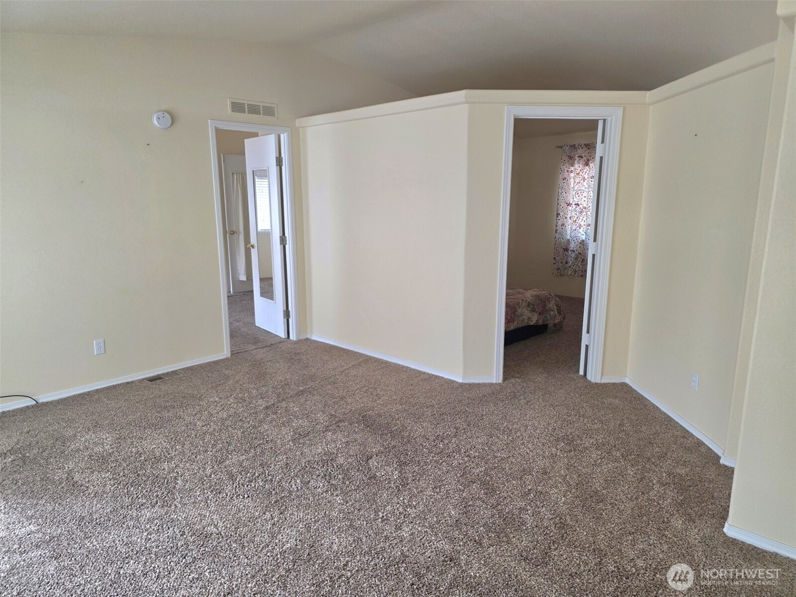 property viewer photo 9