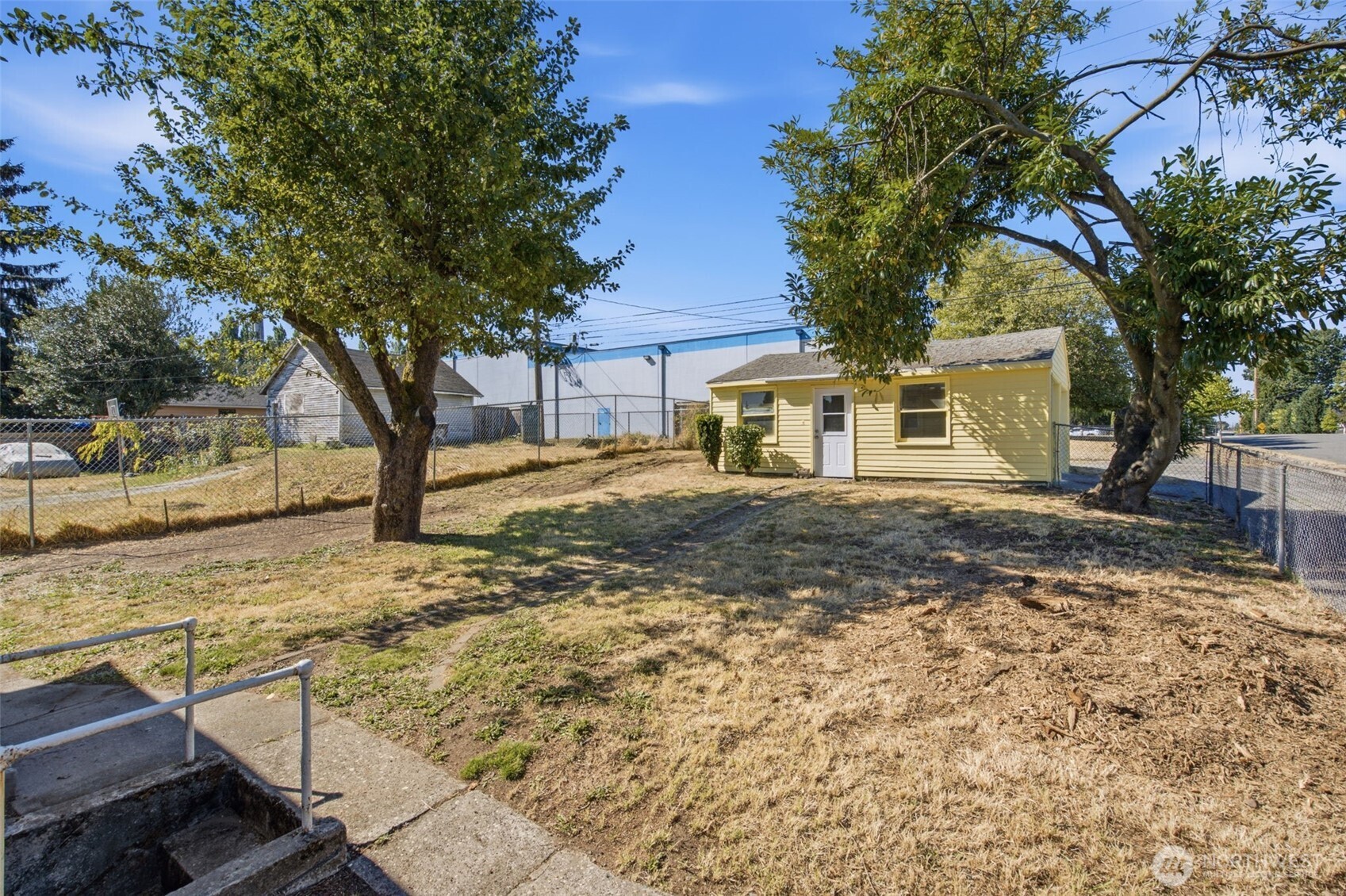 main property photo 25