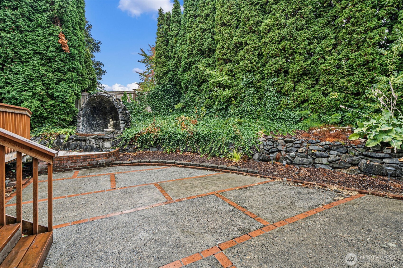 main property photo 25