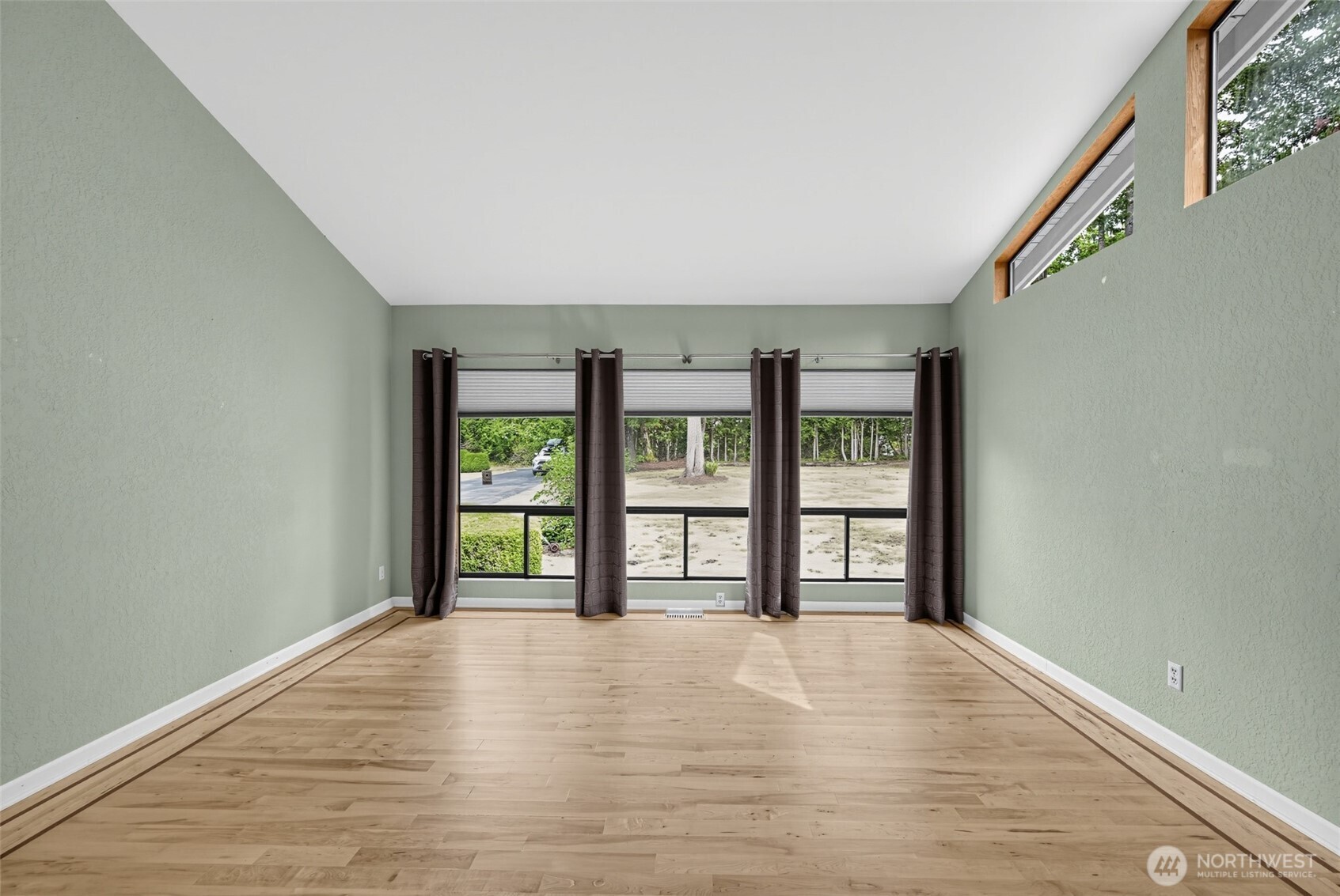 property viewer photo 17