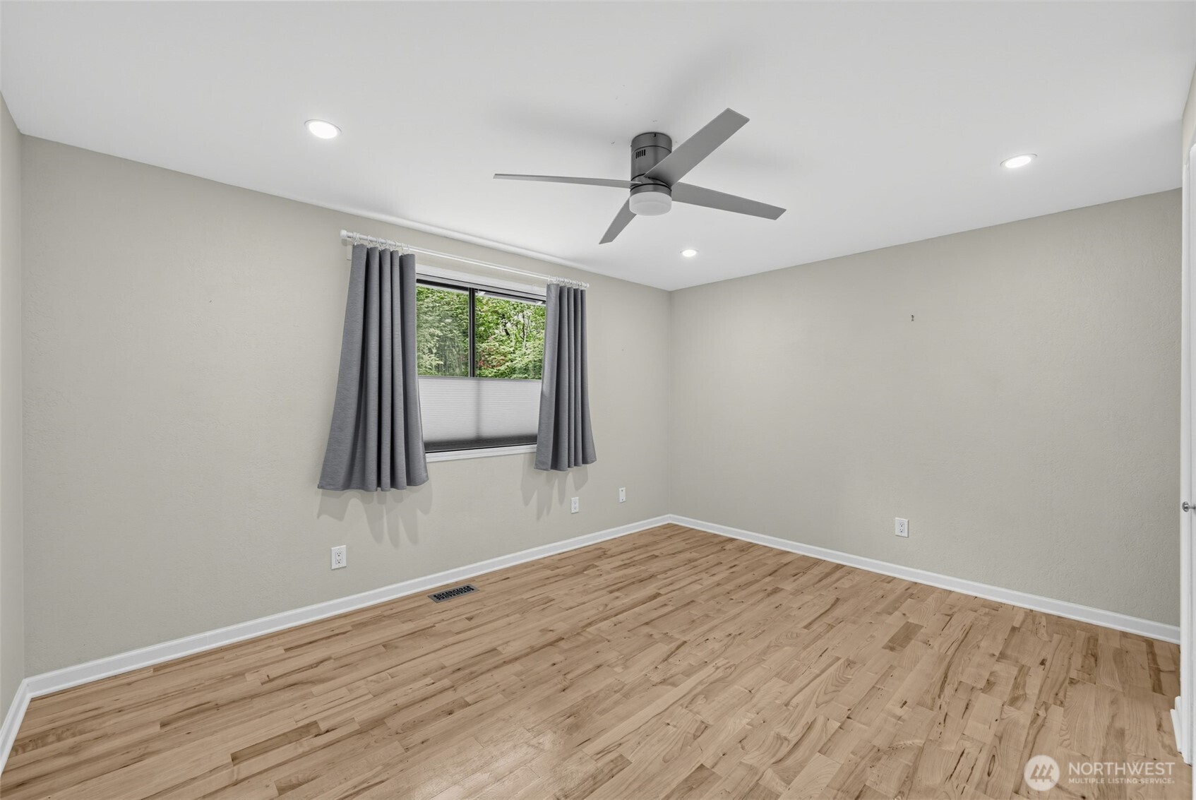 property viewer photo 27