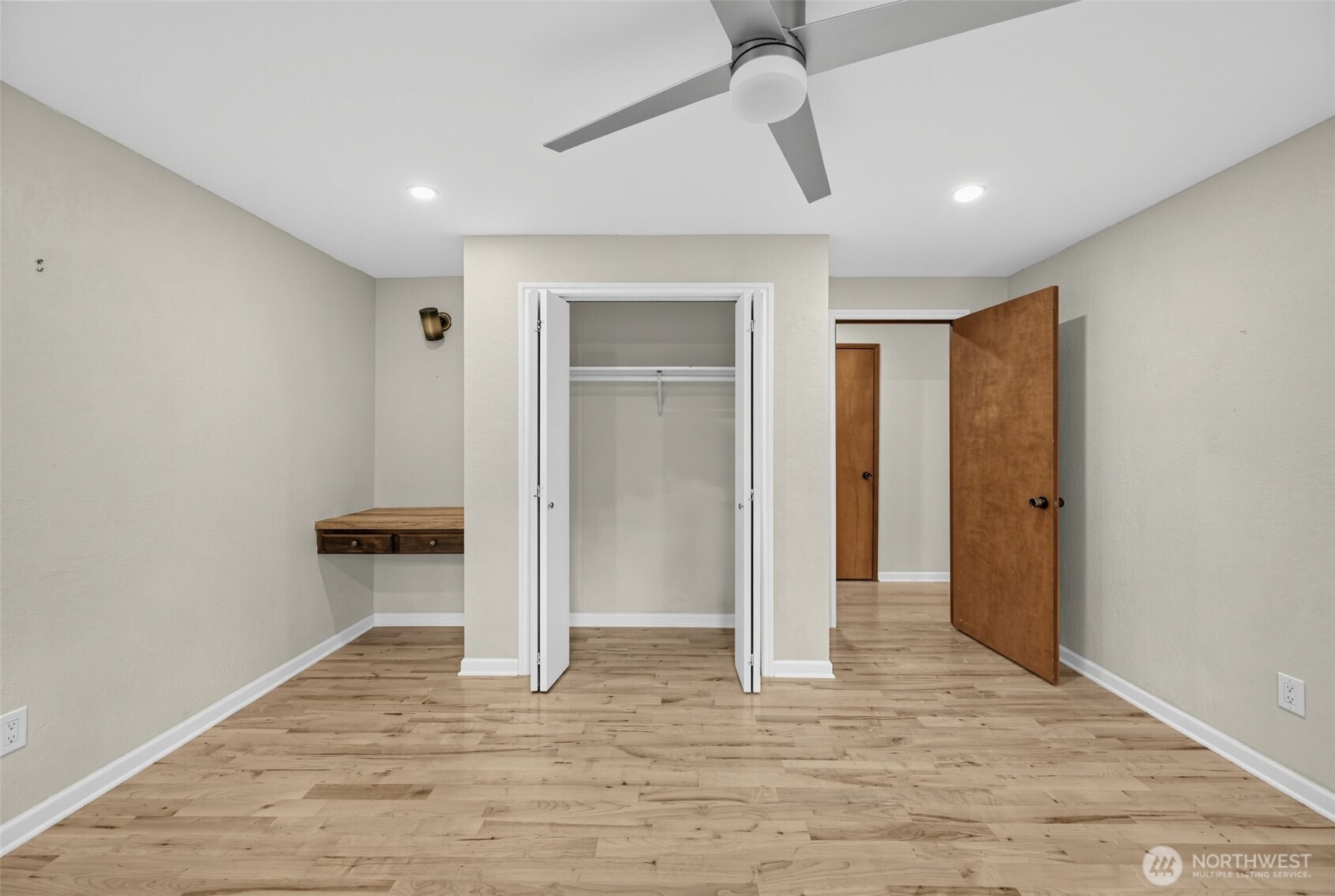 property viewer photo 28