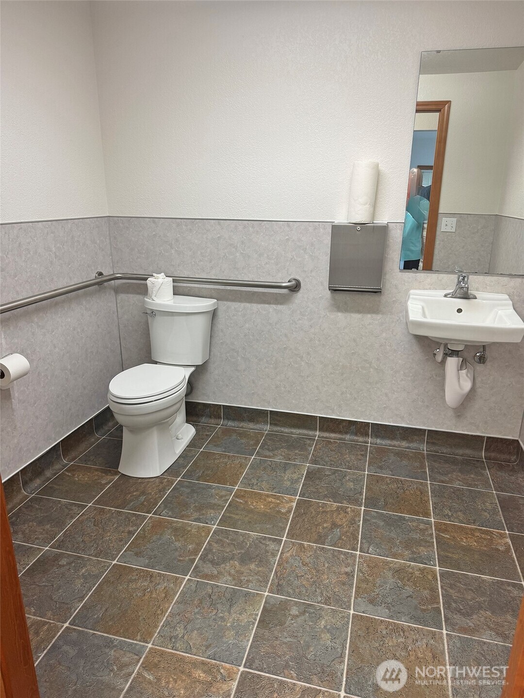 main property photo 6