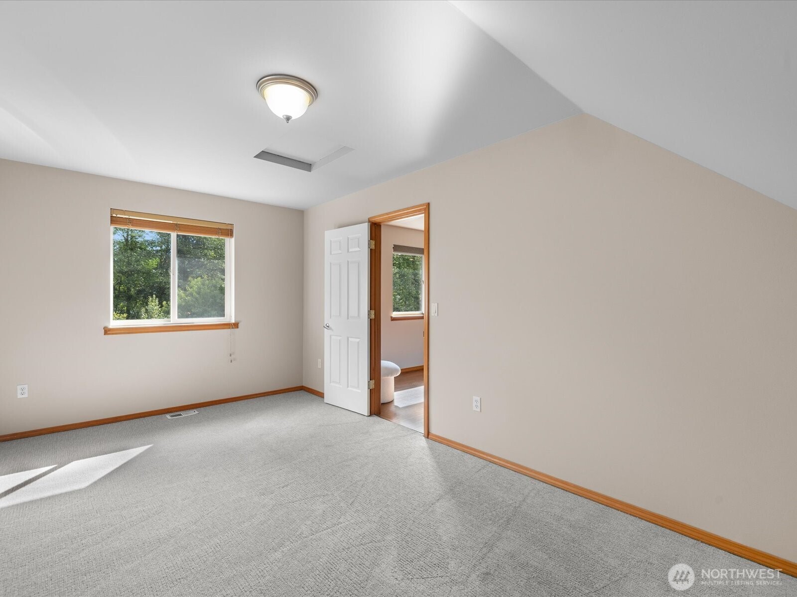 property viewer photo 15
