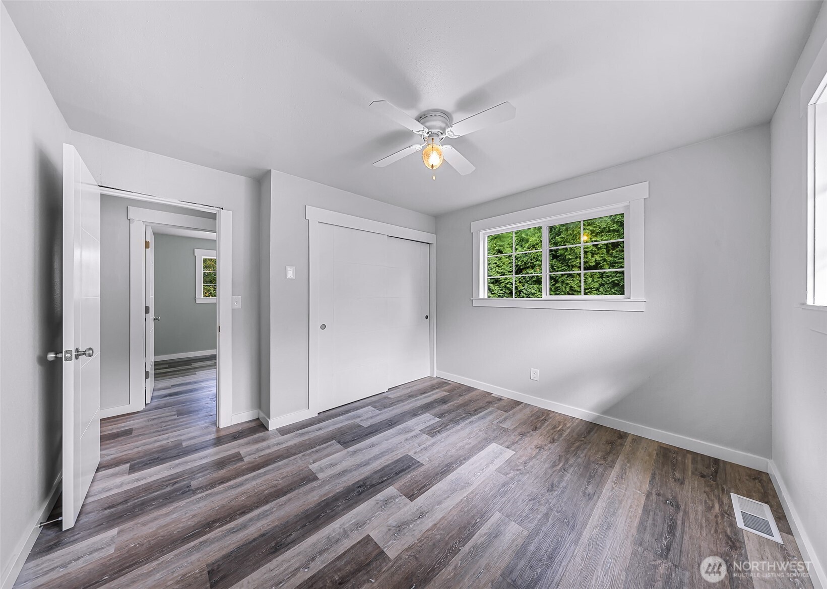 property viewer photo 24