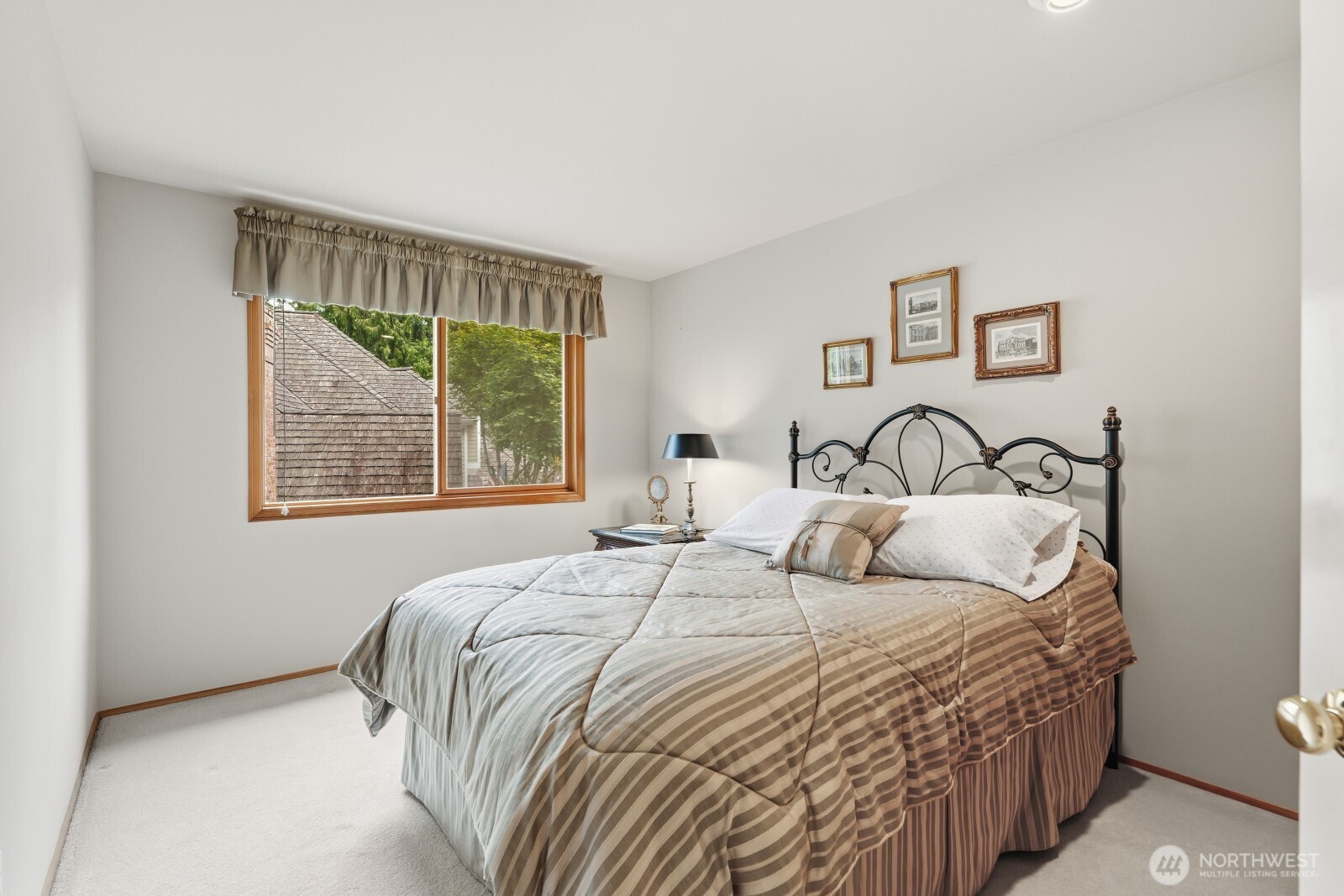property viewer photo 27