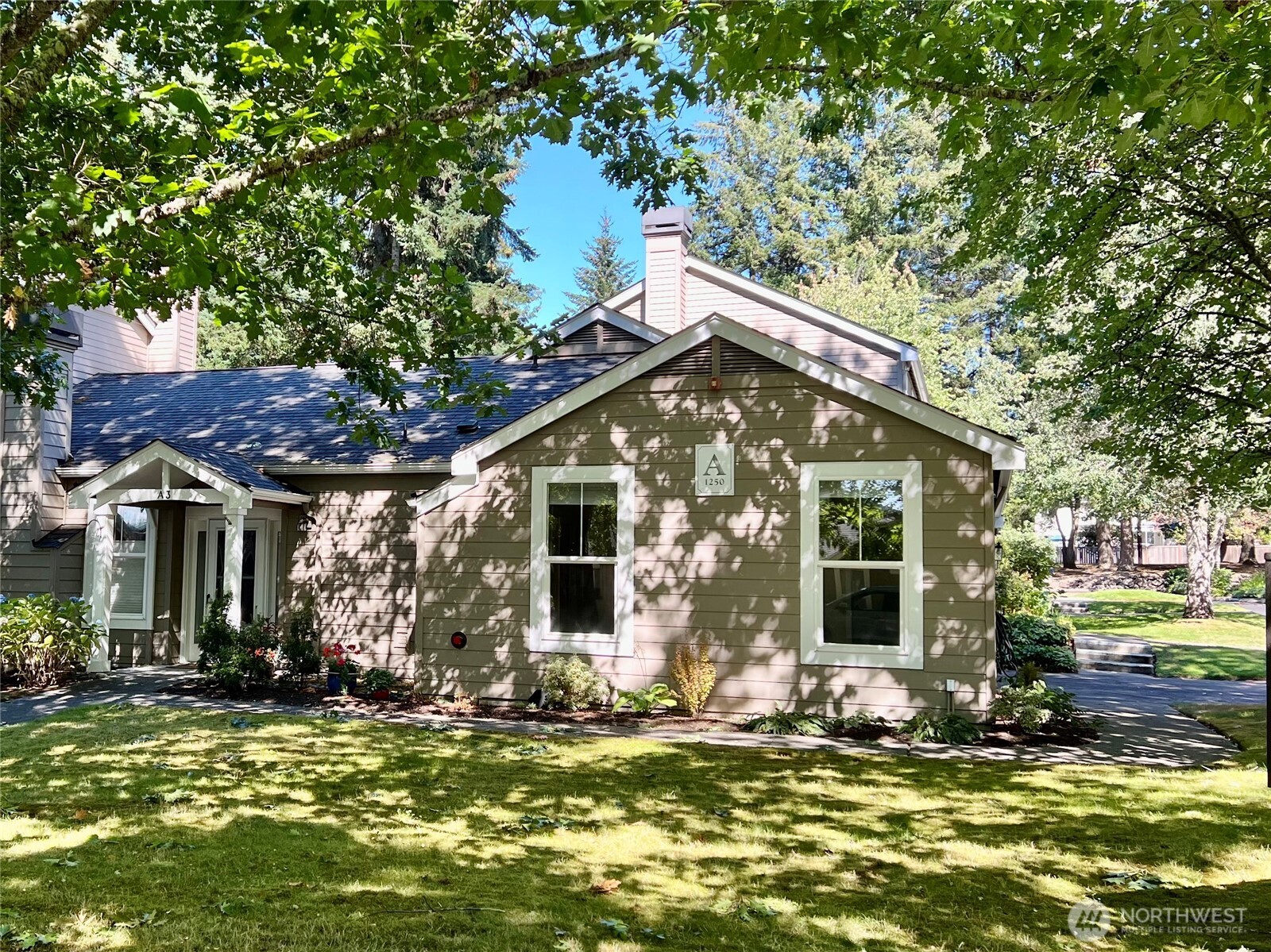 property viewer photo 1