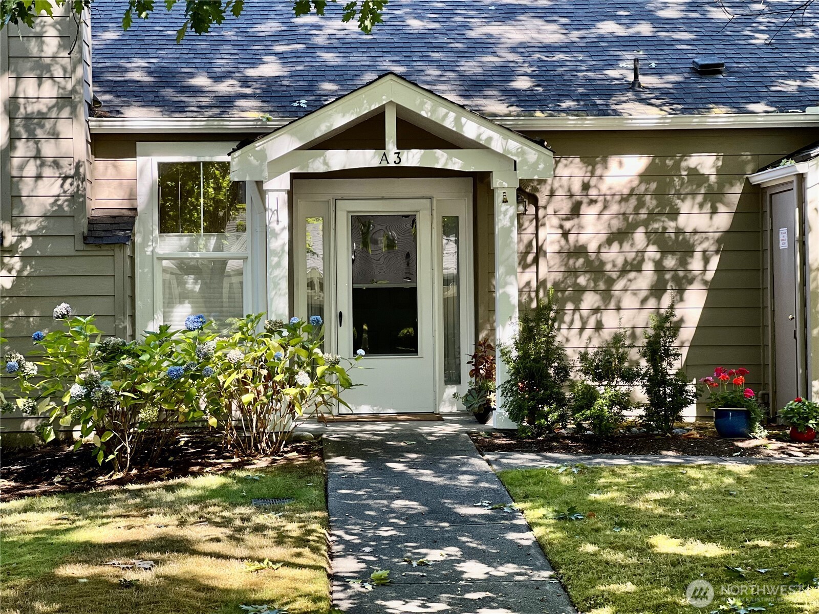 property viewer photo 2