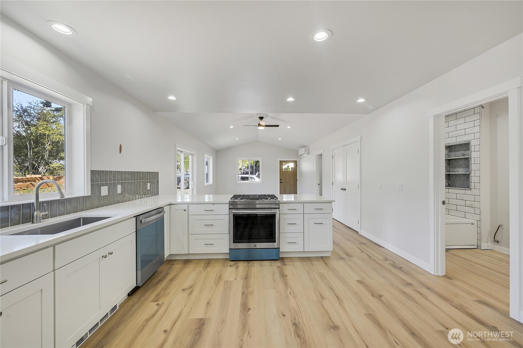 property viewer photo 8