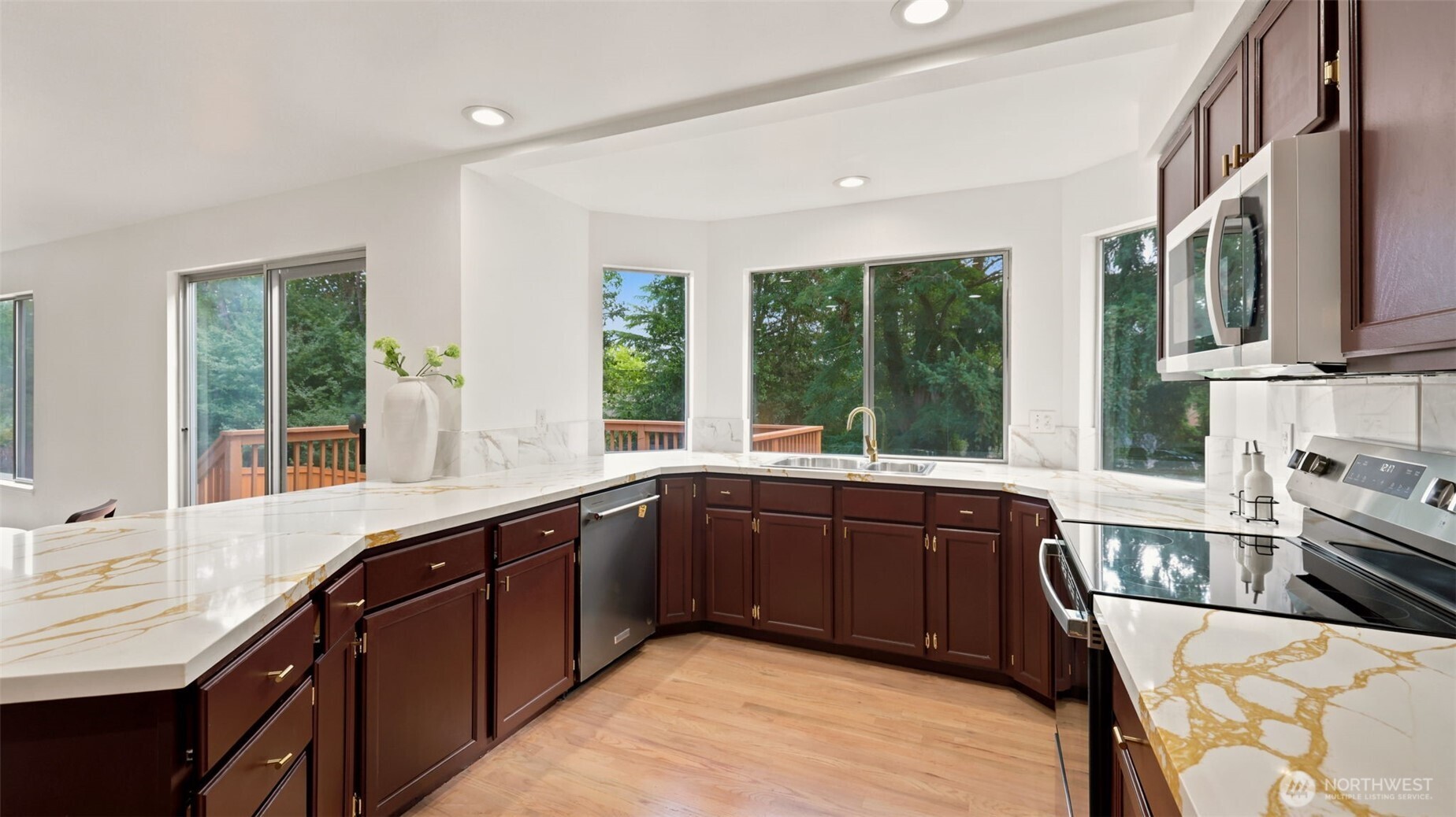 property viewer photo 16