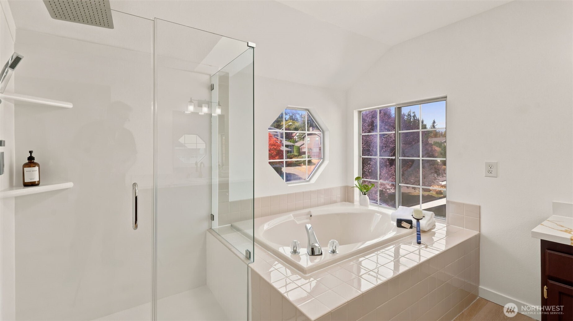 property viewer photo 31
