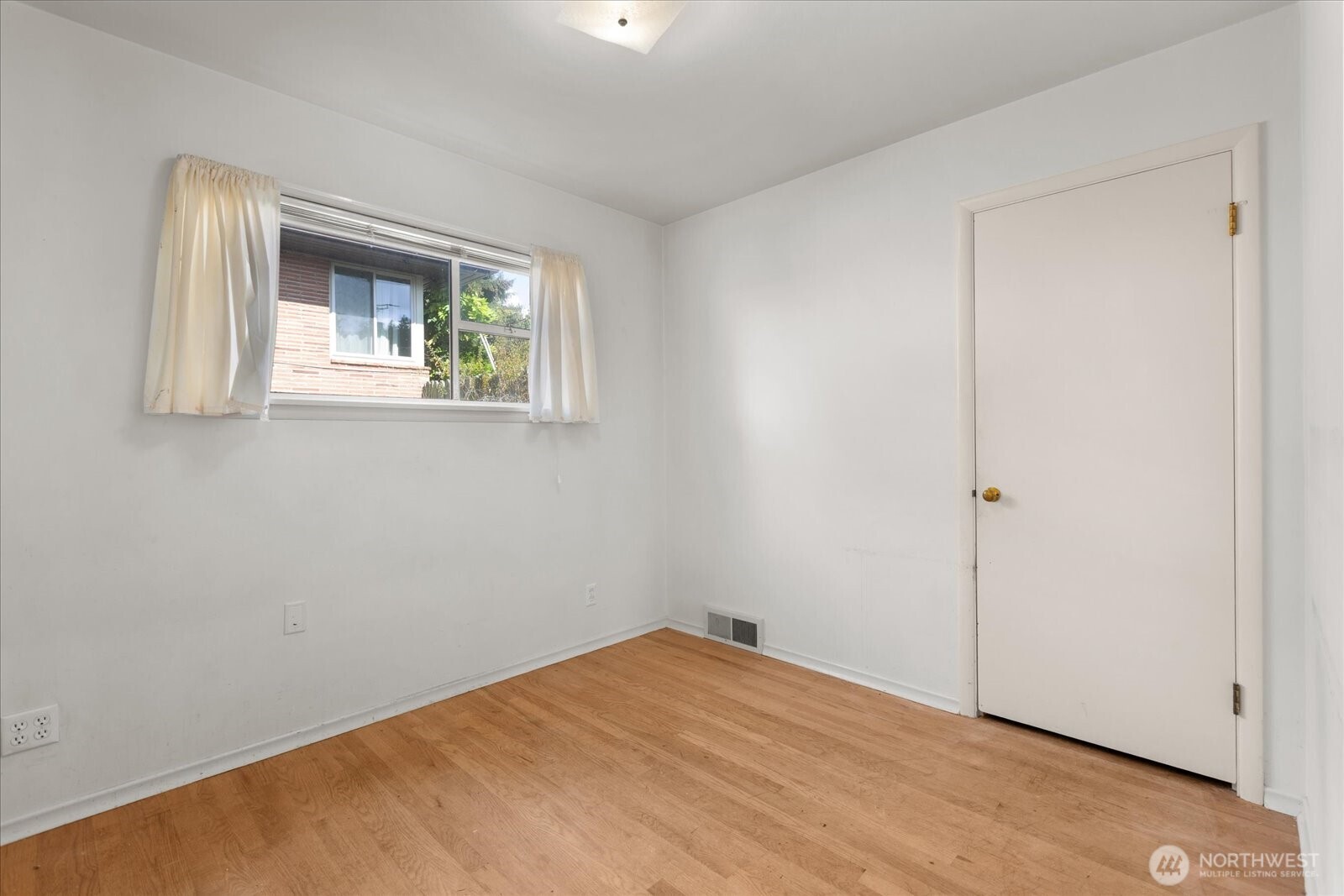 property viewer photo 15