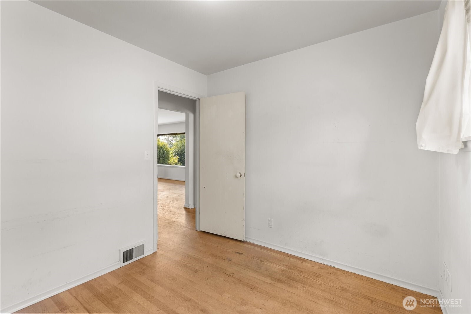 property viewer photo 16